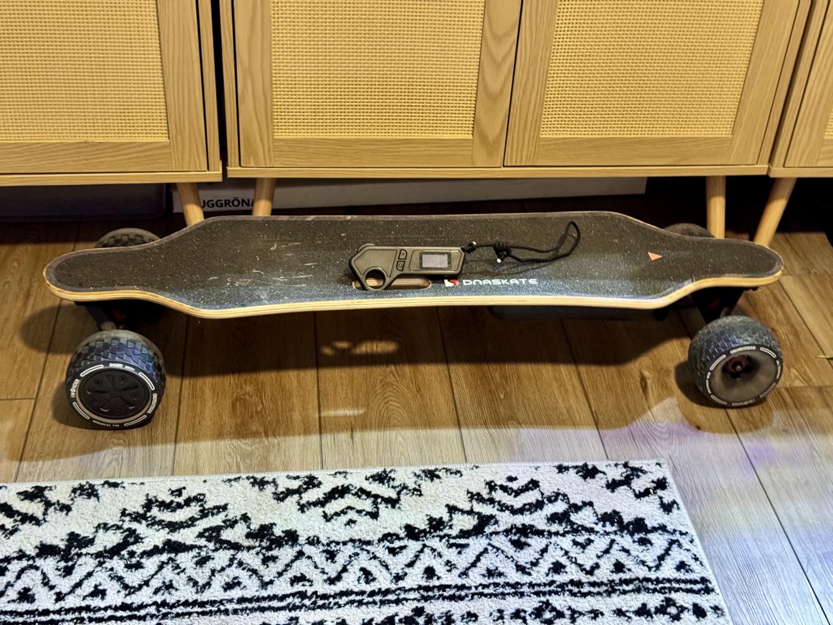 V4/V20 Electric Skateboard with Remote, 28 Mph Top Speed, 22 Miles Range, 1200W Hub-Motor, Longboard Skateboard for Adults & Teens customer photo 1