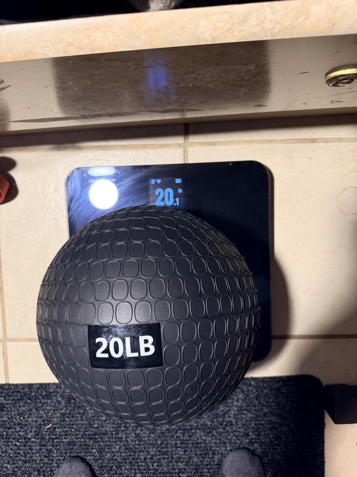 Amazon Basics Slam Medicine Balls for Exercise customer photo 2