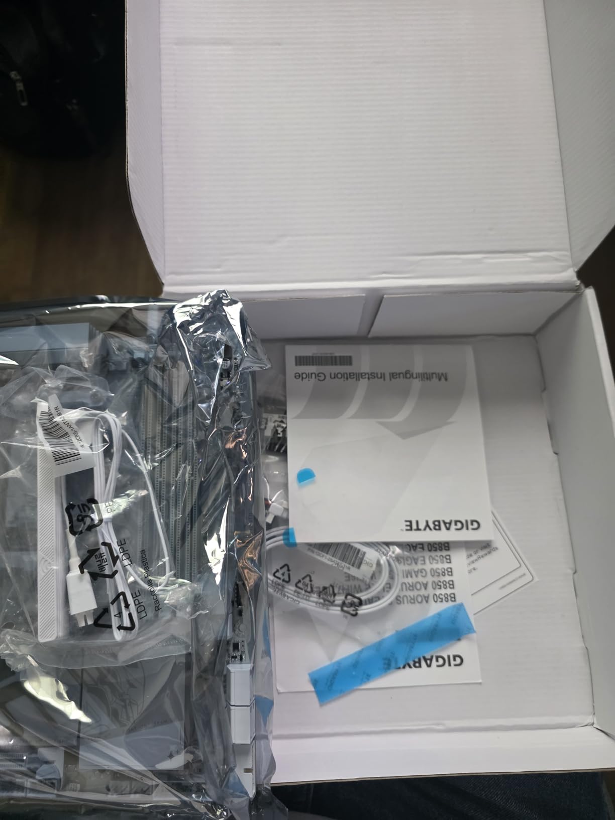 GIGABYTE B850M AORUS Elite WIFI6E ICE AMD AM5 mATX Motherboard, Support AMD Ryzen 9000/8000/7000 Series, DDR5, 12+2+2 Power Phase, 2X M.2, PCIe 5.0, USB-C, WIFI6E, 2.5GbE, EZ-Latch, 5-Year Warranty customer photo 1