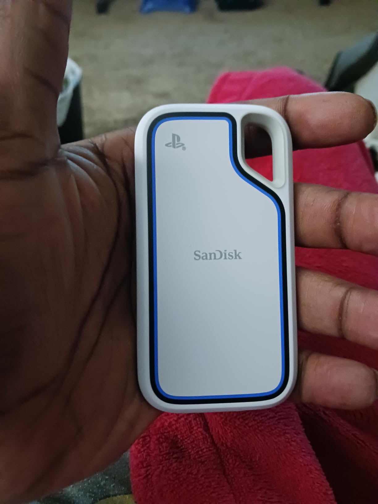 SanDisk 1TB Extreme Portable SSD, Officially Licensed for PlayStation 5 Console and PC - up to 1000MB/s, USB-C, USB 3.2 Gen 2, Drop Protection customer photo 1