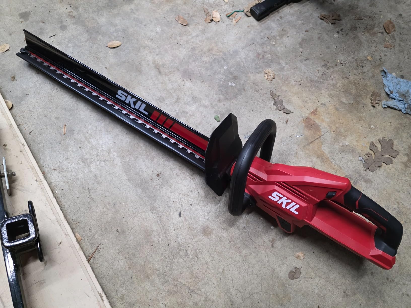 SKIL PWR CORE 40 Brushless 40V 24-Inch Hedge Trimmer Kit, 2.0Ah Battery customer photo 1