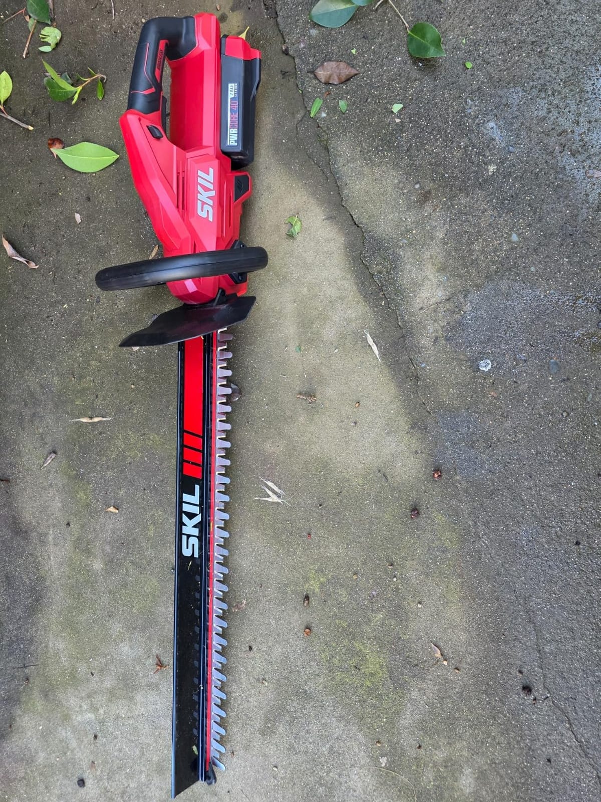 SKIL PWR CORE 40 Brushless 40V 24-Inch Hedge Trimmer Kit, 2.0Ah Battery customer photo 2