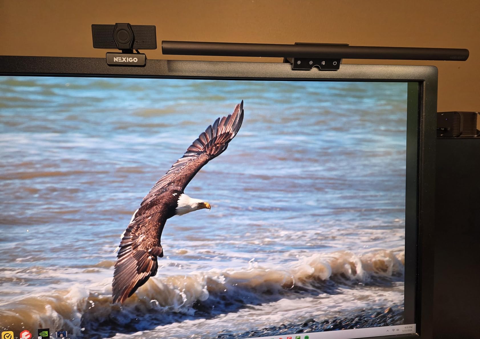 YEELIGHT Monitor Light Bar, Computer Monitor Lamp for Home Office Gaming, 250LM No Glare Eye-Care LED Screen Bar, Touch Control USB Reading Desk Lamp with Stepless Dimming for Flat & Curved Monitor customer photo 2