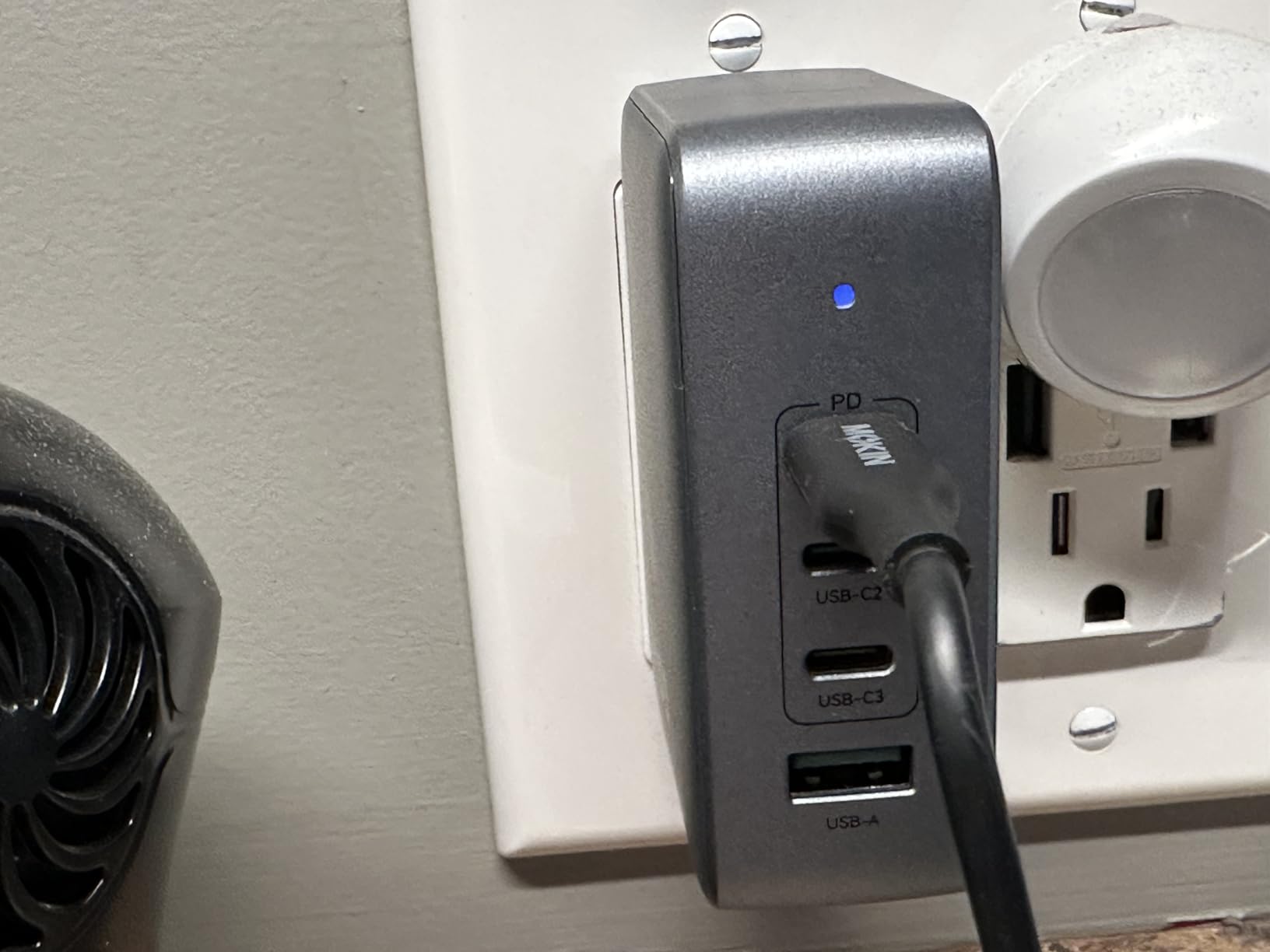 140W USB C Charger Block, 4-Port GaN PD3.1 PPS Fast Laptop MacBook Adapter | Foldable Compact Plug, Fits MacBook Pro, iPhone 17/16/15 Series/iPad, Galaxy S25/S24, Steam Deck/Google Pixel, Cable Included customer photo 2