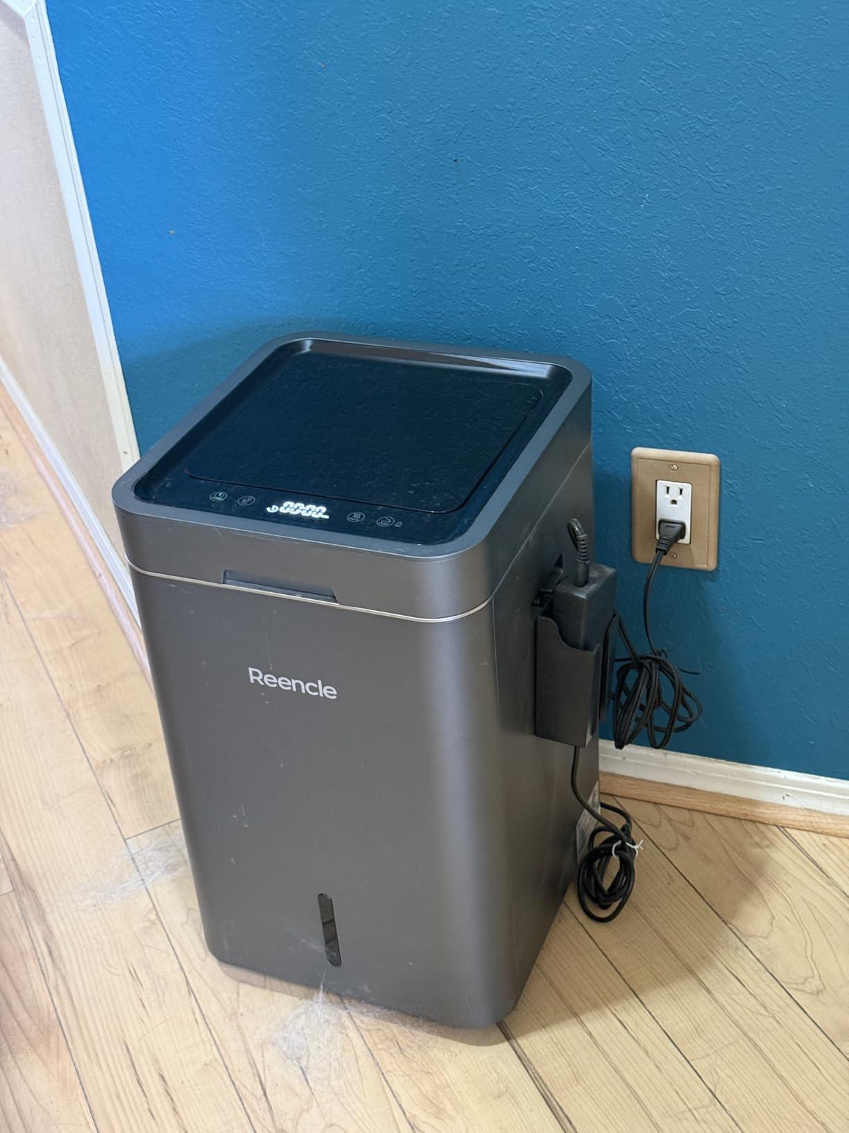 Reencle Gravity Electric Composter - 22L Kitchen Composter- Decomposes 3.3 lbs Daily, Odorless & Quiet Indoor Composting, Rapid Decomposition with All-new Compost Starter 2.0 + Booster Pack (Silver) customer photo 1