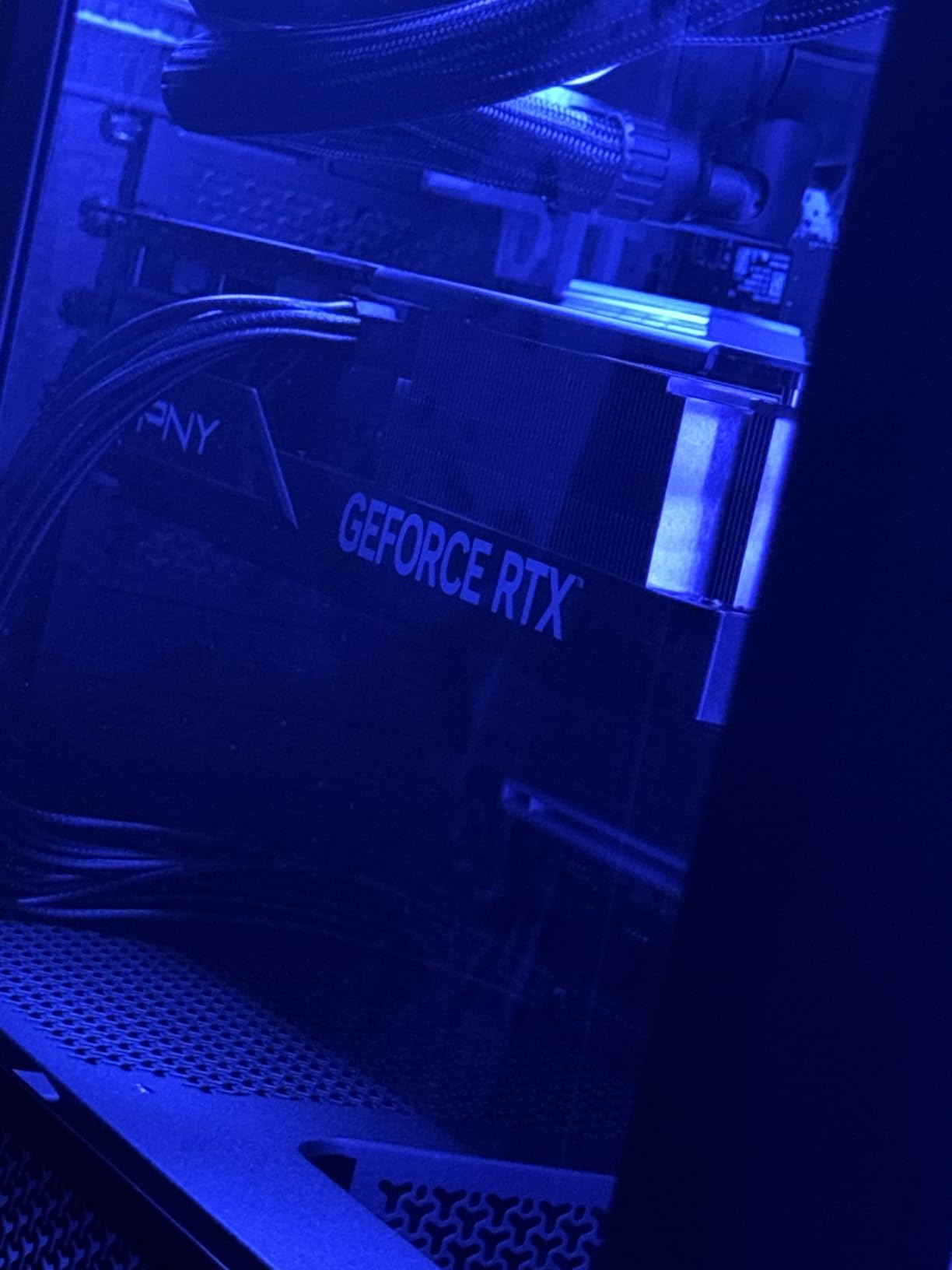 PNY NVIDIA GeForce RTX 5070 Ti OC Triple-Fan Graphics Card | 16GB GDDR7, 256-bit, Boost Speed: 2572 MHz, PCIe 5.0, HDMI/DP 2.1, 2.98-Slot, NVIDIA Blackwell Architecture, DLSS 4.5 customer photo 2