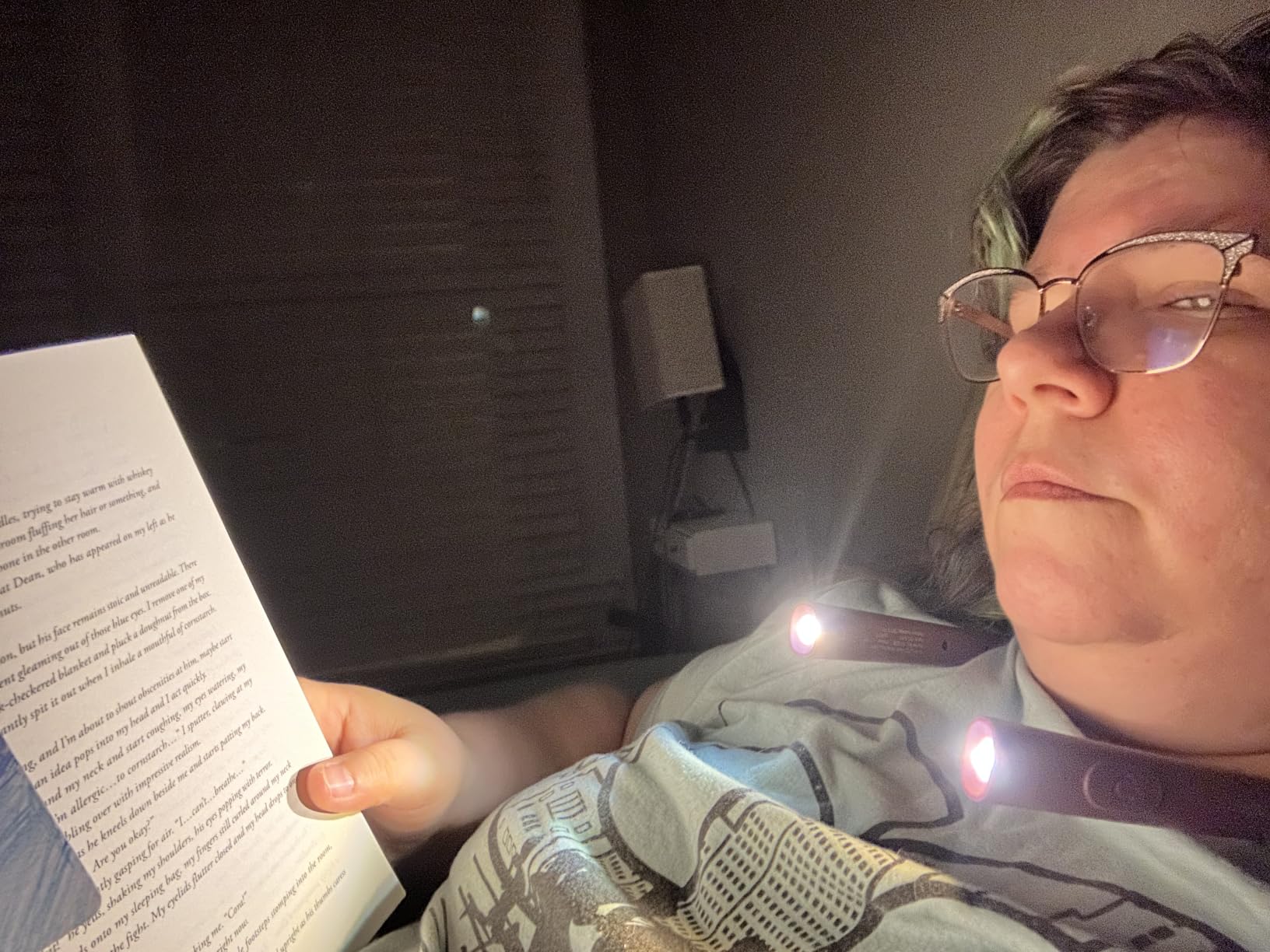 Gritin Book Light, Eye Caring 4-Color&5-Brightness Neck Light Reading Light | Stepless Dimming, 30-min Timer, 80+ Hrs Runtime, Bendable Round Neck Design, Lightweight for Reading, Knitting, Repairing customer photo 2