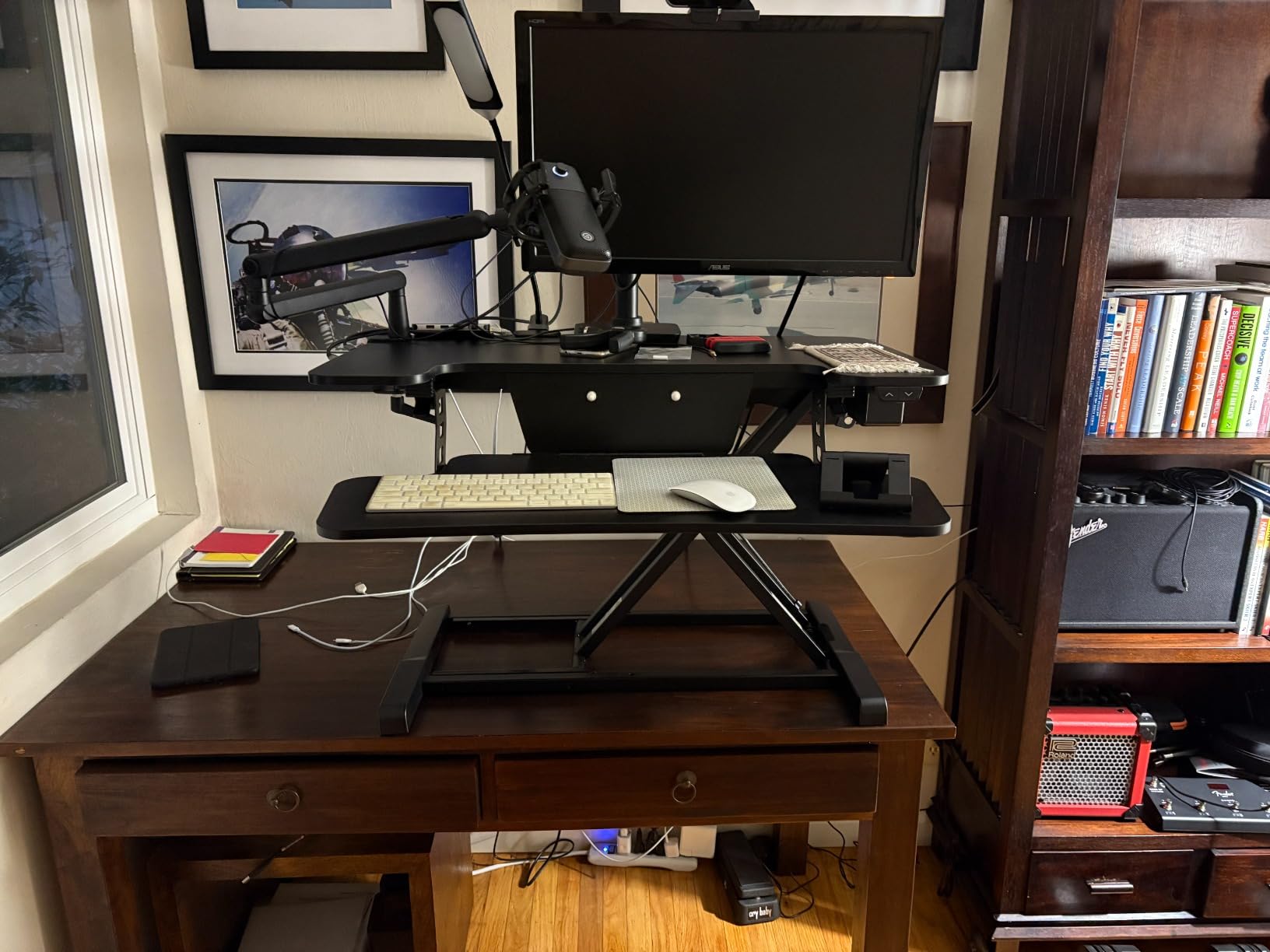 FLEXISPOT 42 inch Electric Motor Desk Converter, Height Adjustable Motorized Stand up Desk Riser with Quick Release Keyboard Tray, Black customer photo 1