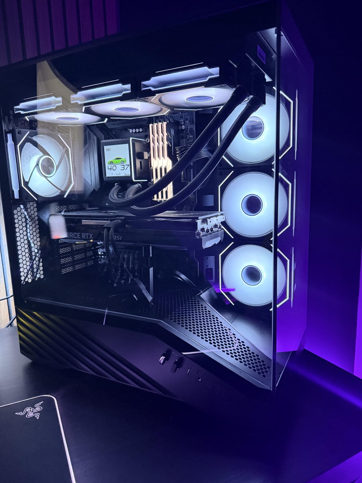 Lian Li Vector V100 ATX Mid-Tower PC Case-Tempered Glass-White-V100W | Side I/O USB-C, Dust Filter, Supports 420mm GPUs & 360mm Radiator, Includes GPU Bracket, RGB LED & Display Platform customer photo 2