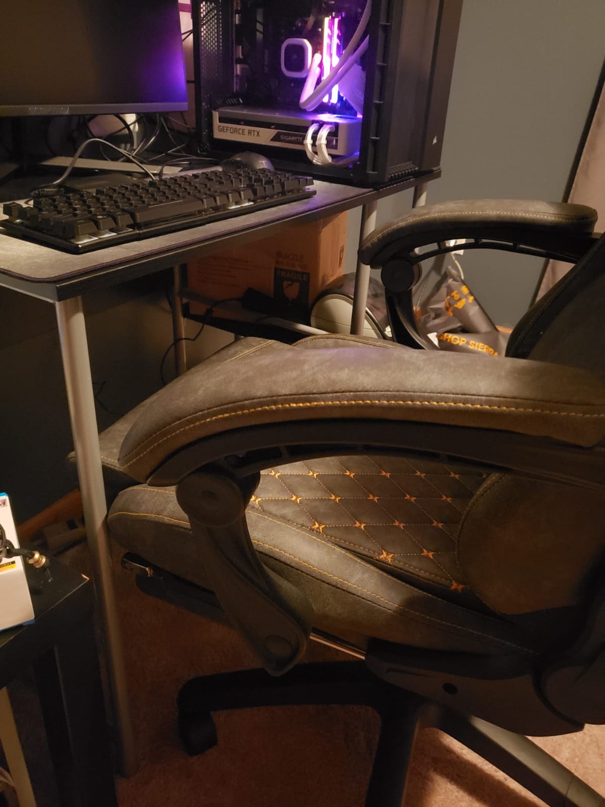 Dowinx Big & Tall Vintage Gaming Chair for Adults, 400 lb Capacity Heavy Duty Ergonomic Computer Chair with Massage Lumbar, Footrest & Easy Side Recline, Black customer photo 2