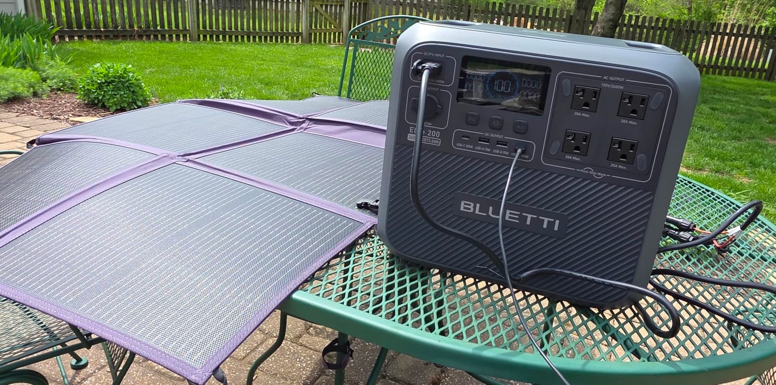Renogy 200W Portable Solar Panel Blanket, 25% High Efficiency N-Type Foldable Solar Charger for Power Station, Lightweight 8-Fold Space Save, USB-A Type-C Output, For Camping, RV, Pickup Truck, Marine customer photo 1