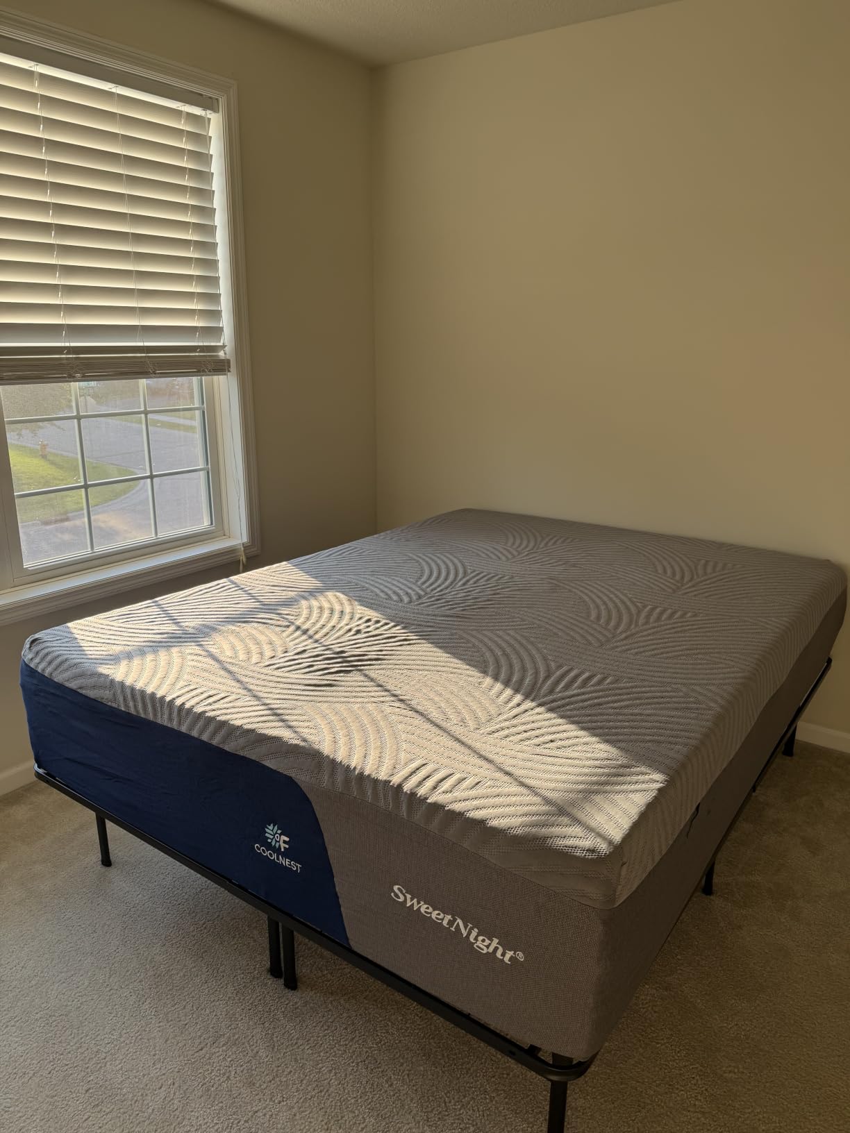 Sweetnight CoolNest 14 Inch King Size Mattress, Cooling King Memory Foam Mattress for Cool Night Sleep, 5-Zone Ergo Support for Pressure Relief, Medium, CertiPUR-US Certified customer photo 2