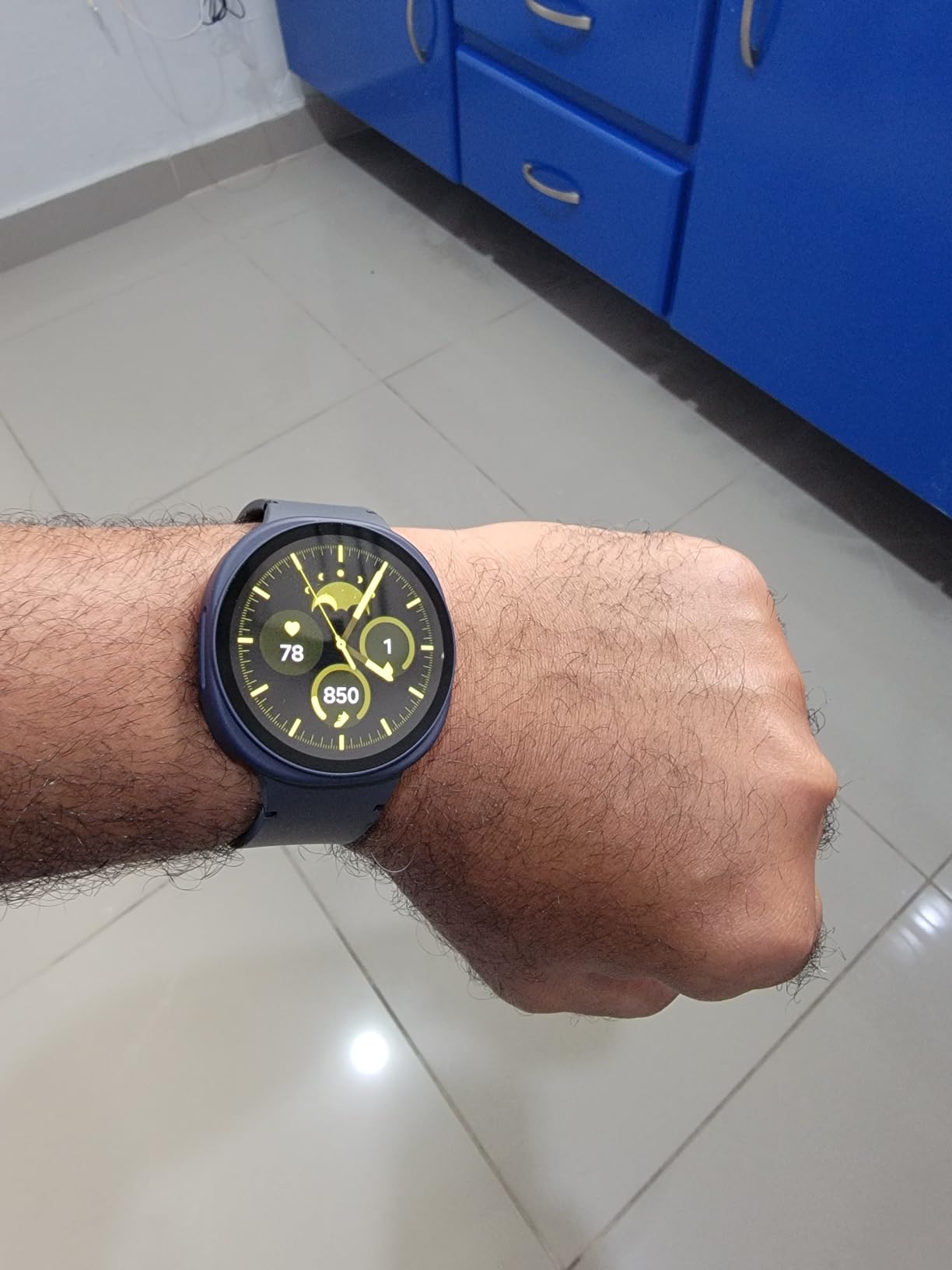 Samsung Galaxy Watch 8 (2025), Silver, 40mm, Bluetooth Smartwatch | Cushion Design, GPS Fitness Tracker, Sleep and Running Coach, Energy Score, Heart Rate Tracking [US Version, 2 Yr Warranty] customer photo 1