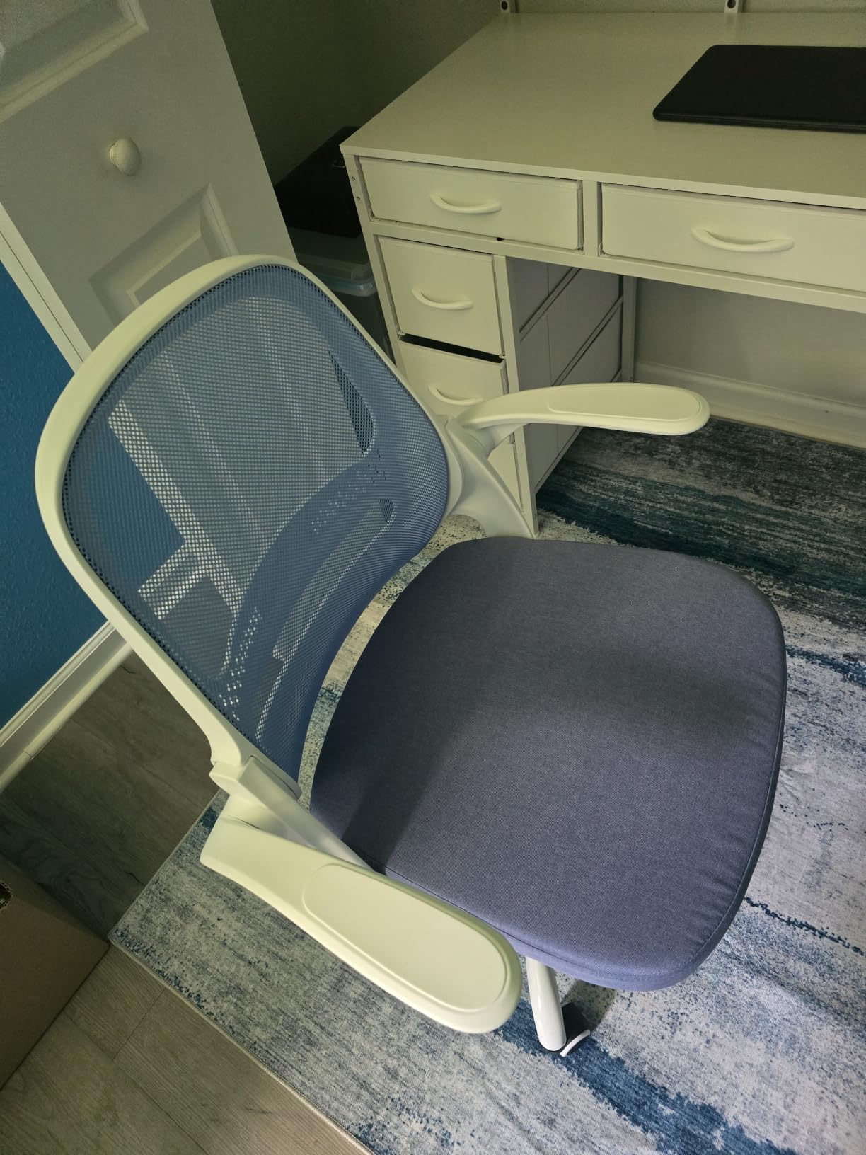 amseatec Mesh Office Chair, Ergonomic Home Office Chair with Flip-Up Arms | Breathable Mesh Back & 3