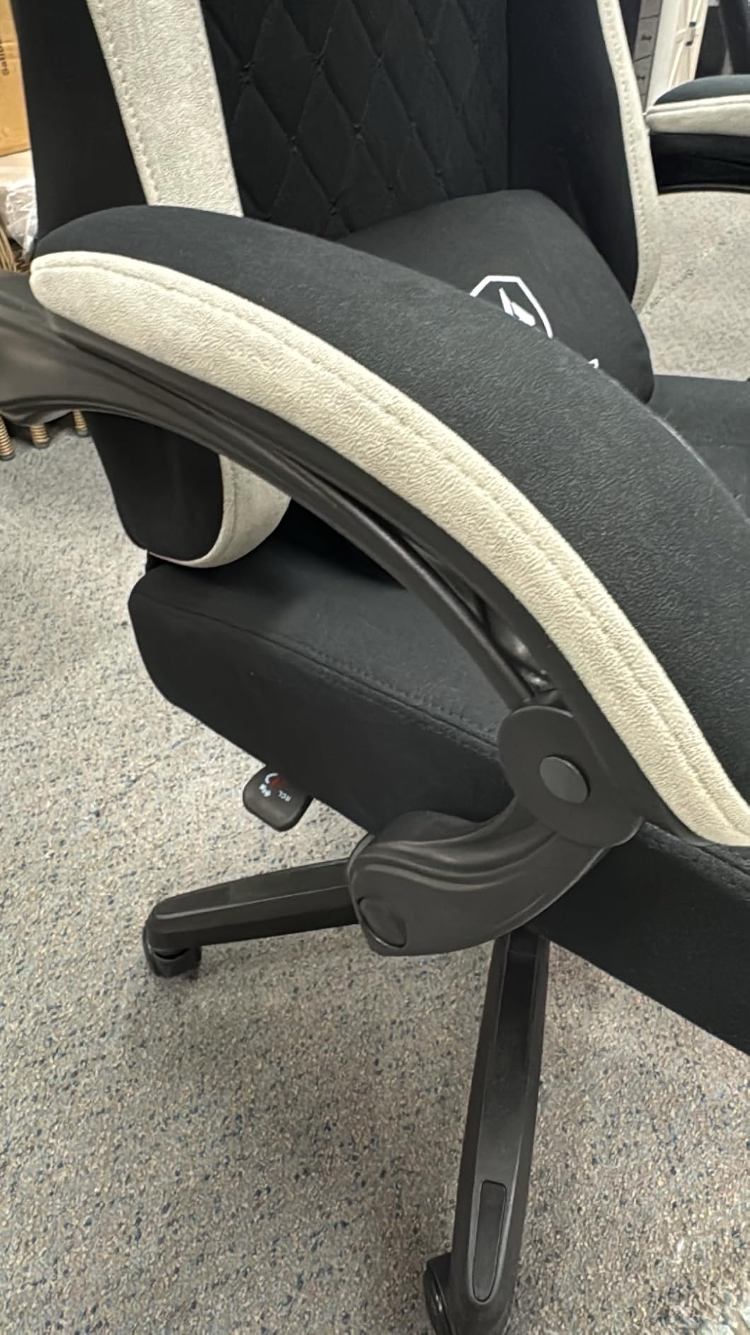 GTPLAYER Gaming Chair, Computer Office Chair with Pocket Spring Cushion, Linkage Armrests and Footrest, High Back Ergonomic Computer Chair with Lumbar Support Task Chair with Footrest (Black) customer photo 1