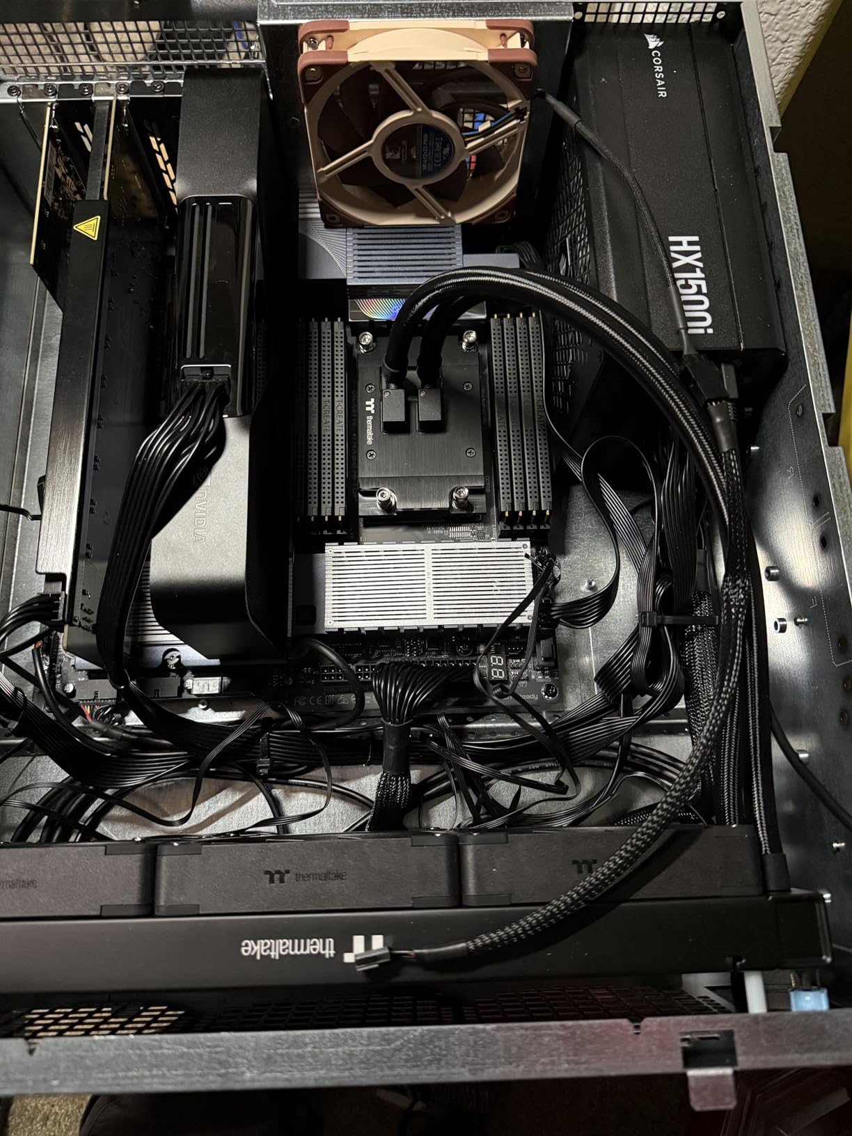 Thermaltake AW420 Liquid Cooler (Intel LGA 4677 / AMD sTR5/SP6) 420mm Radiator, 3x140mm 500~2000rpm PWM Toughfan Pro, Nickel-Plated Copper Block, Black customer photo 1