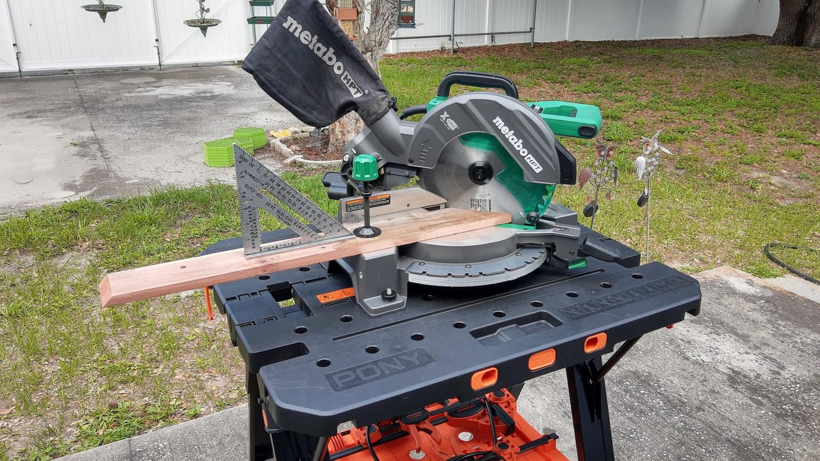 Metabo HPT 10-Inch Single Bevel Compound Miter Saw, 15-Amp Power Saw with Xact Cut Shadow Line, Precision Miter Angles, Single Bevel 0-45°, 40T TCT Miter Saw Blade, Lightweight Design, C10FCG2 customer photo 2