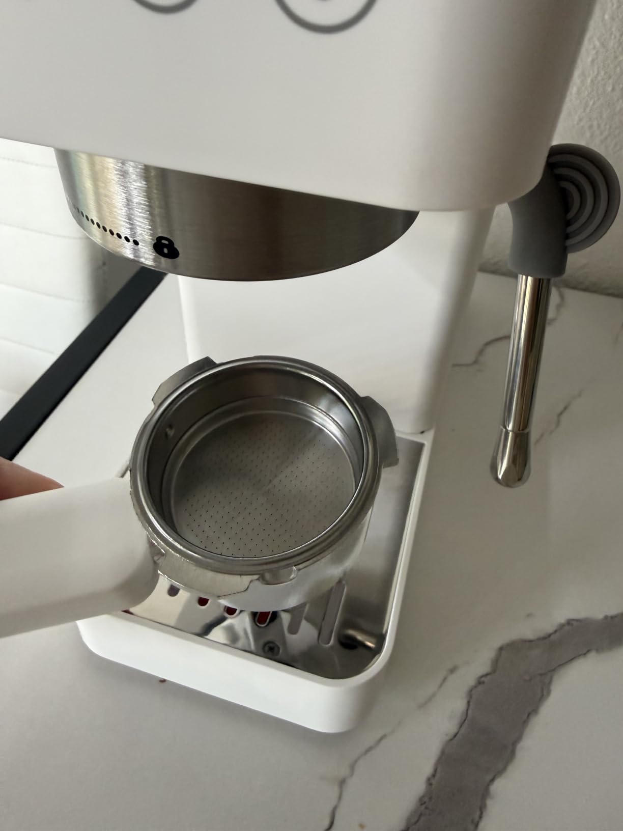 AMZCHEF Compact Espresso Machine 20 Bar, Americano, Latte & Cappuccino | Easy One-Touch Brewing, 30s Heat-Up, Stable PID Control, Easy Milk Frothing, Compact Design, 50oz Tank, White customer photo 2
