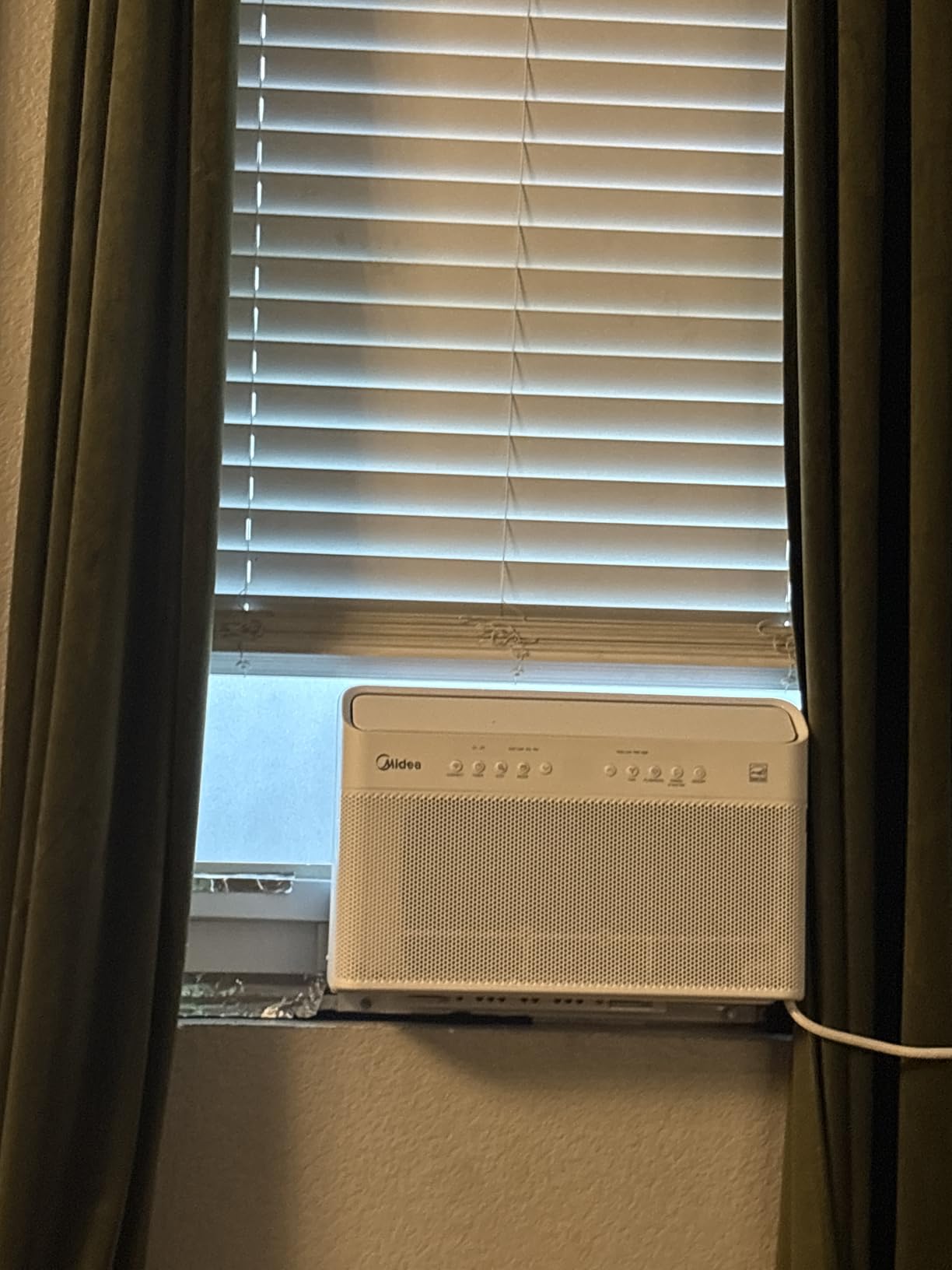 Midea 10,000 BTU U Shaped Smart Inverter Window Air Conditioner - Cools 450 Sq Ft, Ultra Quiet with Open Window Flexibility - Alexa/Google Assistant Compatible - 35% Energy Savings, Remote (Updated) customer photo 1