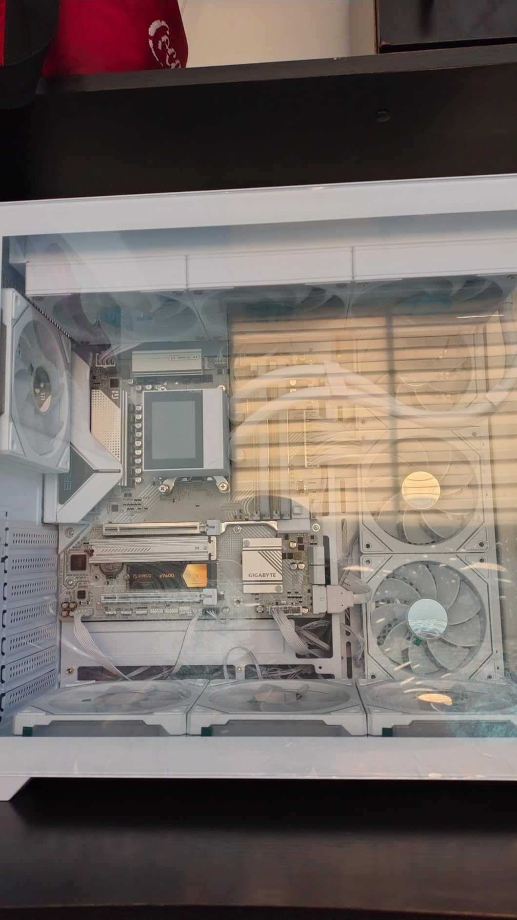 GIGABYTE B850M Eagle WIFI6E ICE AMD AM5 mATX Motherboard, Support AMD Ryzen 9000/8000/7000 Series, DDR5, 8+2+2 Power Phase, 2X M.2, PCIe 5.0, USB-C, WIFI6E, 2.5GbE LAN customer photo 1