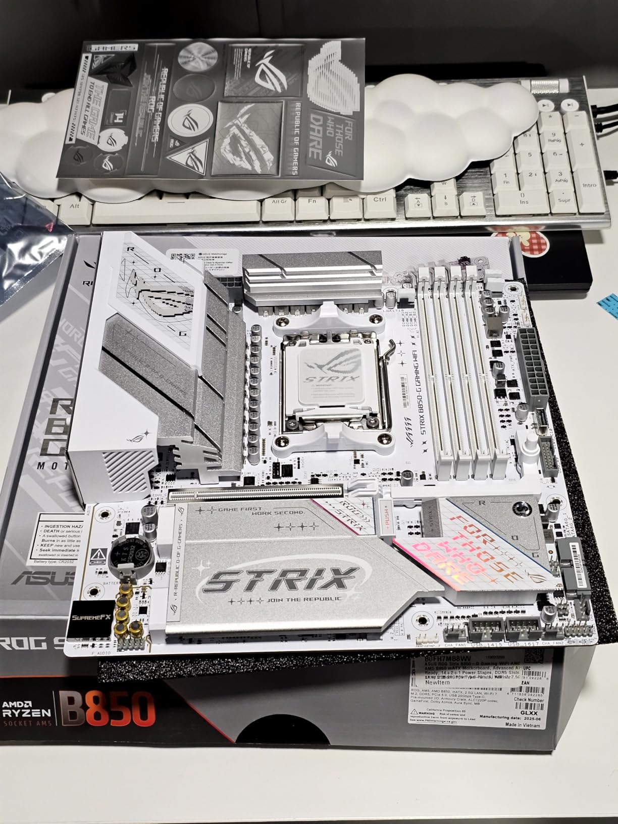 ASUS ROG Strix B850-G Gaming WiFi AMD AM5 B850 mATX Motherboard, Advanced AI PC Ready, 14+2+1 Power Stages, DDR5 Slots, 4X M.2 Slots, PCIe 5.0 Ready, WiFi 7, 2.5G LAN, USB 20Gbps Type-C, AI Advisor customer photo 1