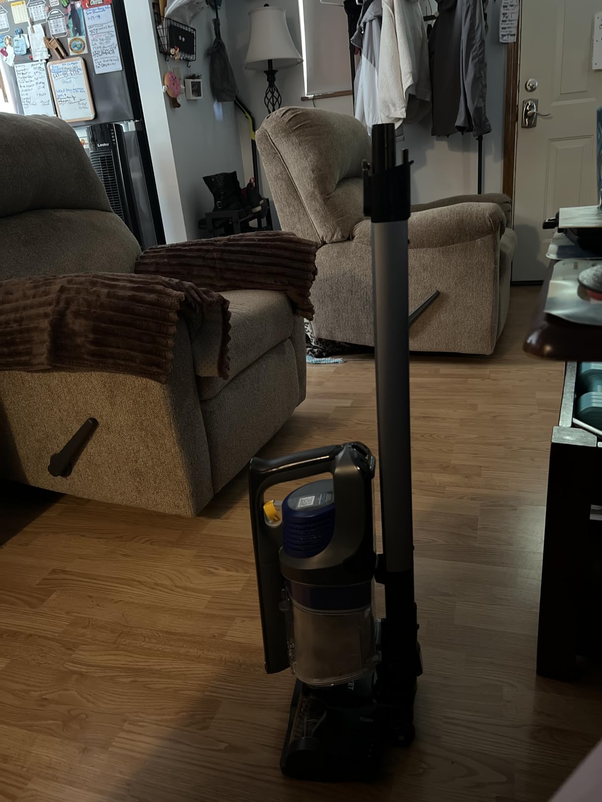 Shark Pet Cordless Stick Vacuum | XL Dust Cup, LED Headlights, Removable Handheld Vac, Crevice Tool | Portable Vacuum for Pet Hair | Carpet & Hard Floors | 40-Min Runtime | Ice Blue | IX141AMZ customer photo 2