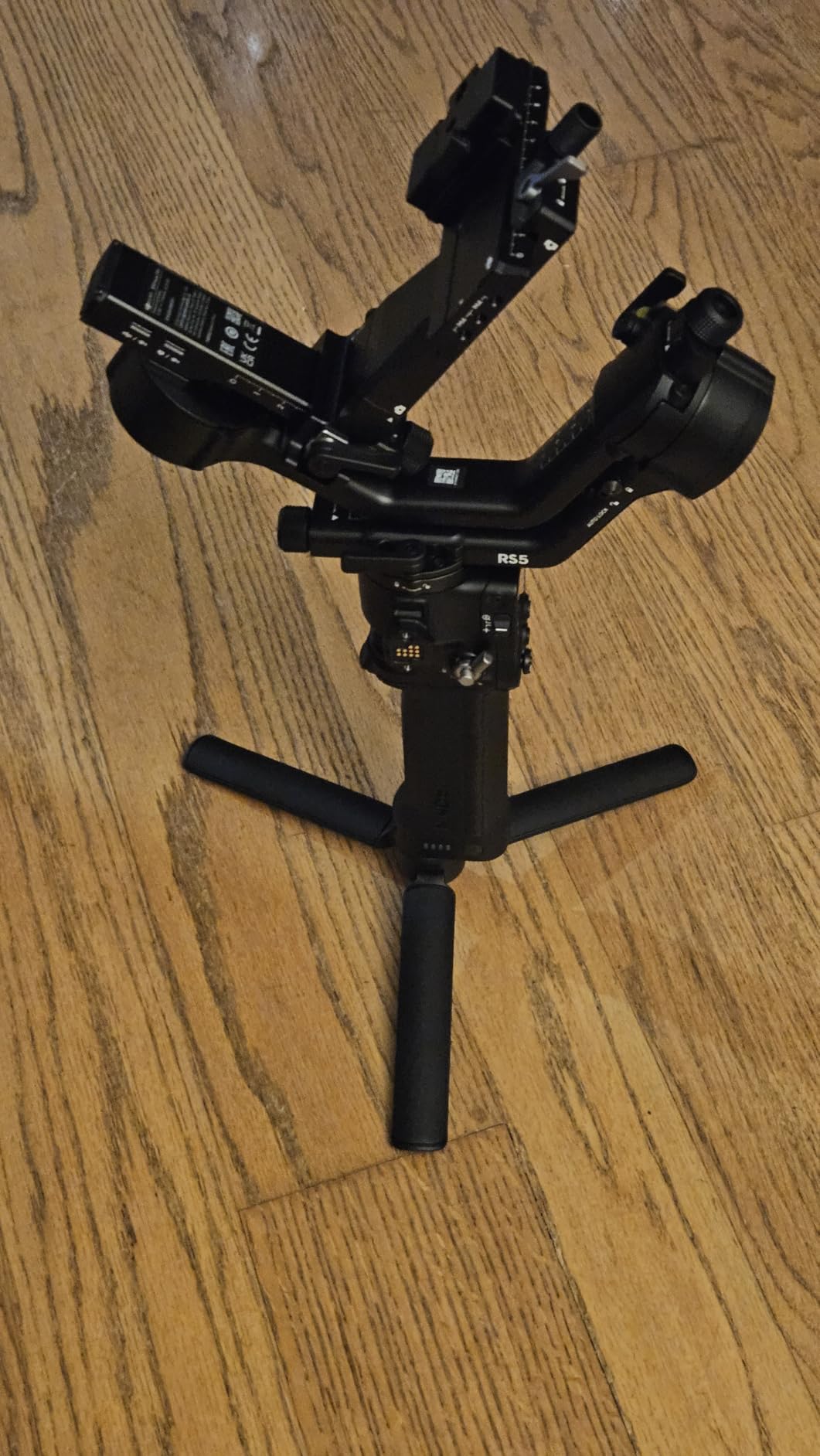 DJI RS 5, Gimbal Stabilizer for Camera, Canon/Sony/Nikon/Fujifilm | Fine-Tuning Knobs, 2nd-Gen Automated Axis Locks, Quick-Open Tripod, Z-Axis Indicator customer photo 2