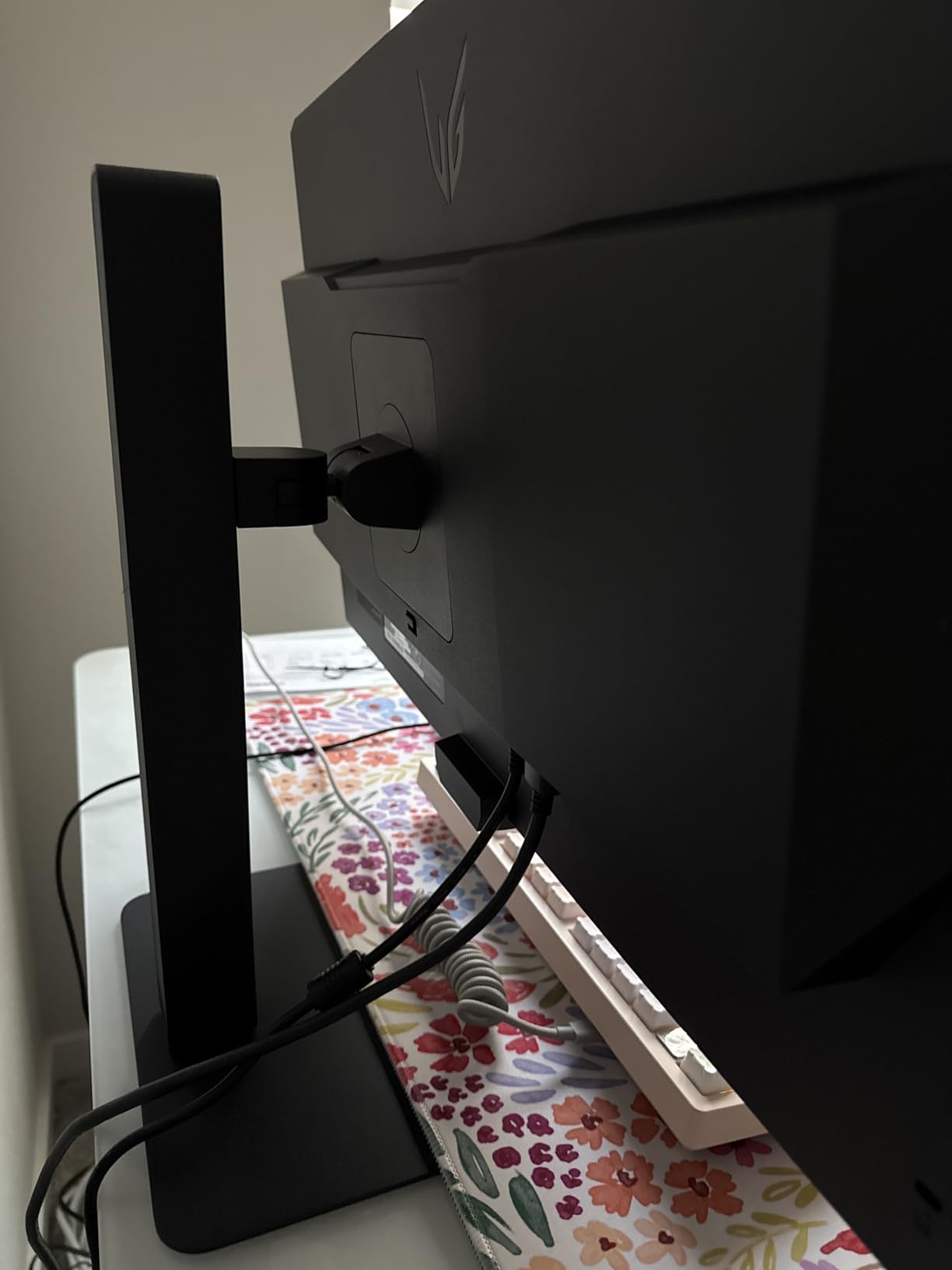 LG 27G640A-B 27-inch Ultragear QHD IPS Gaming Monitor, 300Hz, 1ms, NVIDIA G-Sync, AMD FreeSync Premium, VESA DisplayHDR 400, HDMI 2.1, USB Type-C customer photo 2