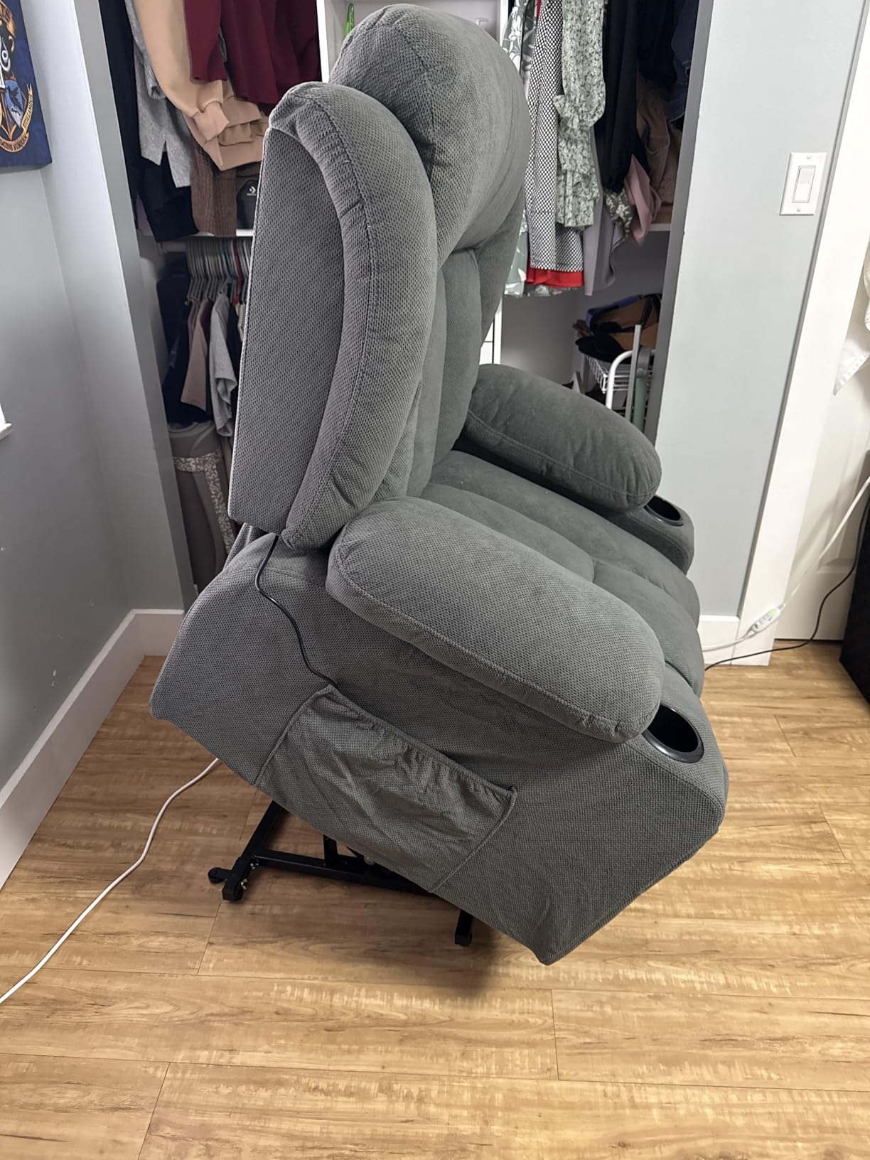 MAHOMICO Power Lift Recliner Chair for Elderly with Vibration Massage and Lumbar Heating, Electric Lift Recliner Single Sofa with Side Pocket, Two Cup Holders and USB Charge Port for Living Room customer photo 1