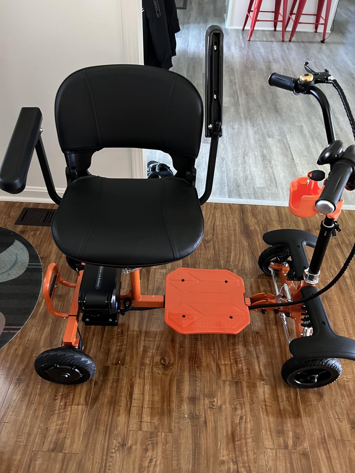 VEVOR Heavy Duty 4-Wheel Mobility Scooter, Powerful 1000W Brushless Motor, 500 lbs Capacity, 21.5 Miles Long Range, All Terrain Mobility Scooter with Lockable Trunk for Seniors & Adults customer photo 2