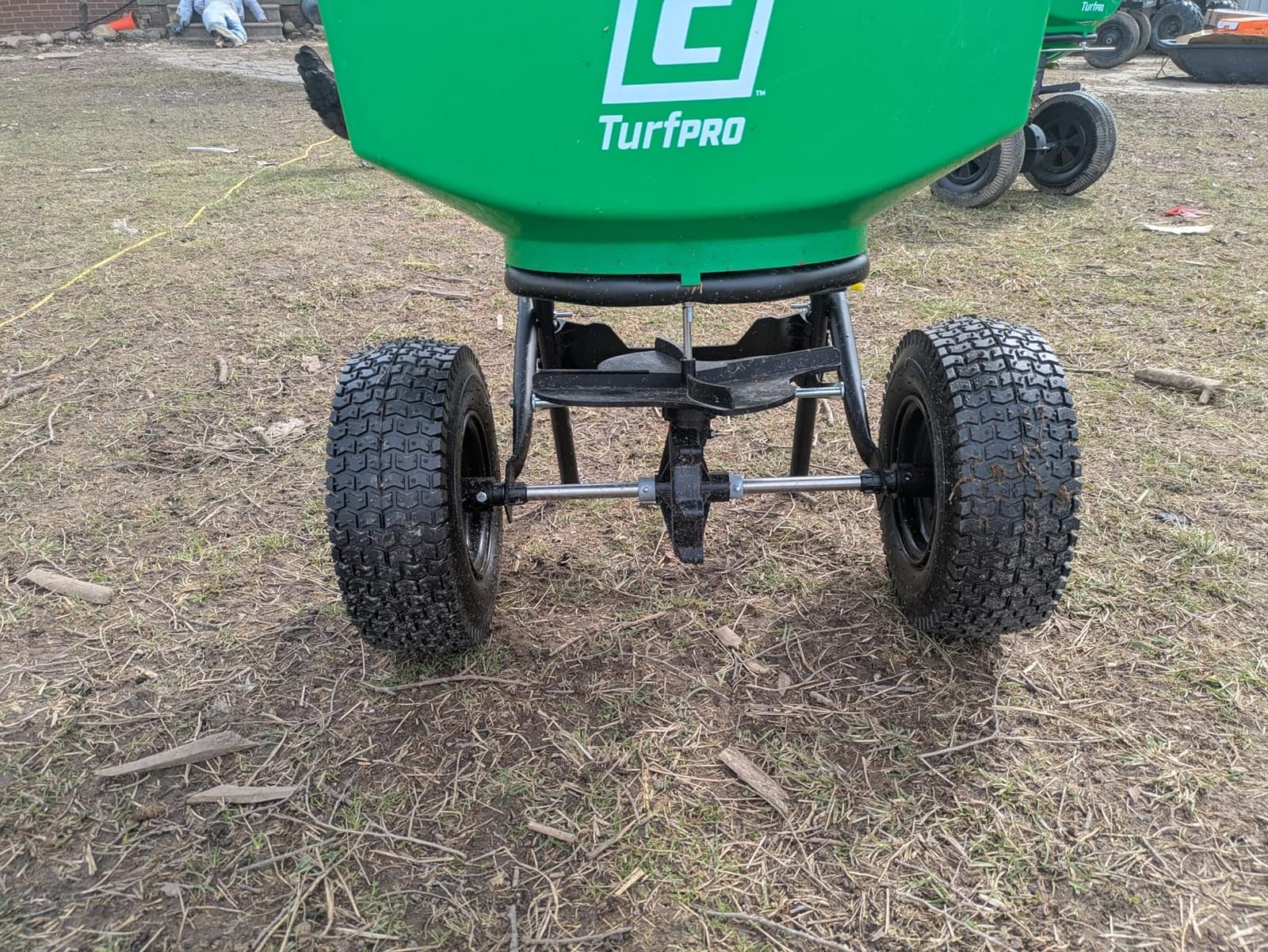CHAPIN 100 lb Lawn Spreader, Precision Control for Wide Coverage | Large-capacity design; covers up to 22,000 sq ft per fill customer photo 1