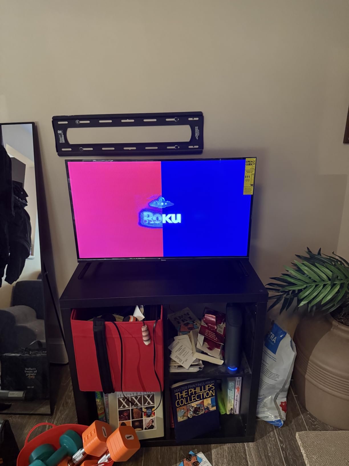 Roku 32-Inch Select Series Smart TV 2026-1080p Full HD TV - RokuTV | Flat Screen LED Television with Voice Remote, Wi-Fi & Bluetooth Headphone Mode - Streaming Live Local News Sports & Movies customer photo 1
