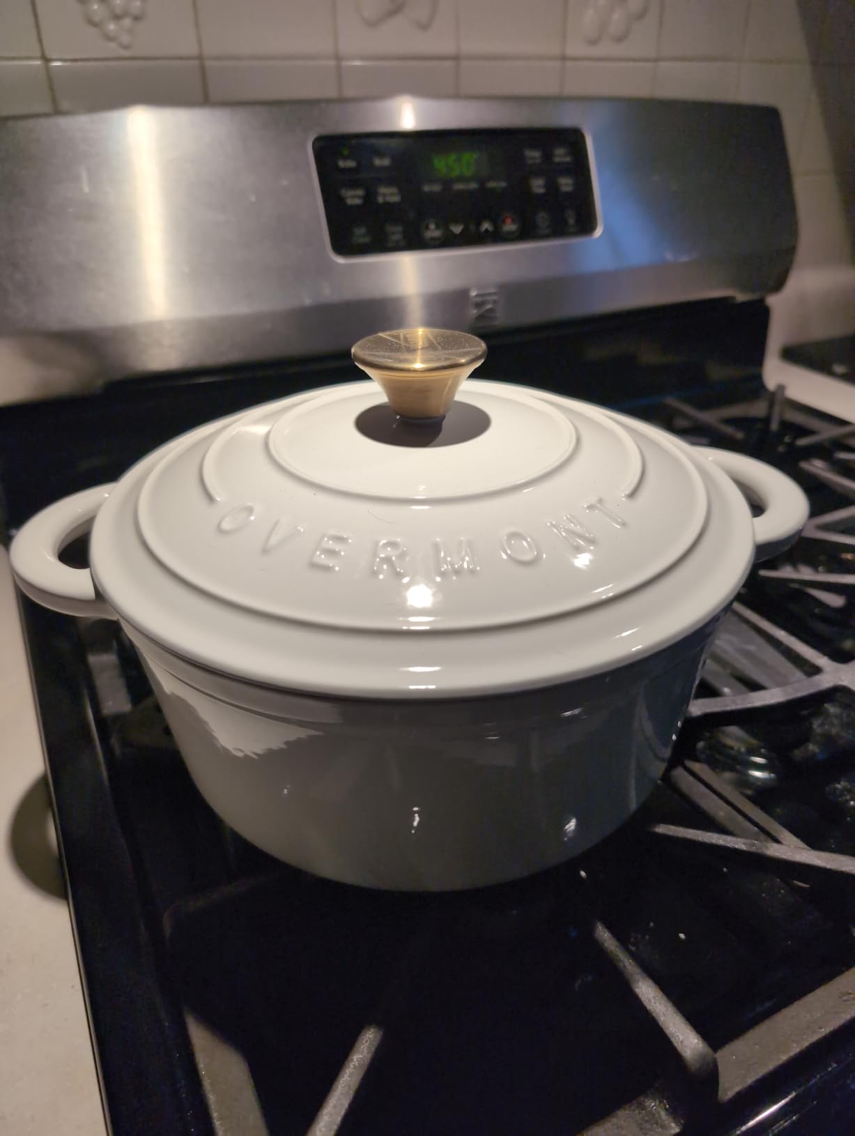 Overmont Enameled Cast Iron Dutch Oven - 5.5QT Pot with Lid Cookbook & Cotton Potholders - Heavy-Duty Cookware for Braising, Stews, Roasting, Sourdough Baking Bottle Green customer photo 1