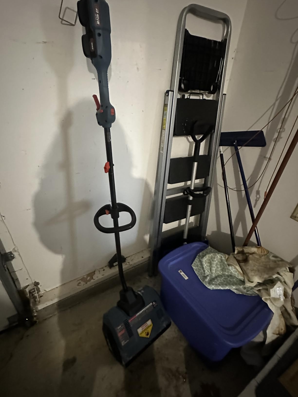 SENIX Cordless Snow Shovel, 40V | 13-Inch | 6-Inch | 8000mAh Snow Blower, 20FT Max Throw Distance, Plows 375lbs/Min, with Auxiliary Handle for Patio, Deck, Driveway customer photo 1