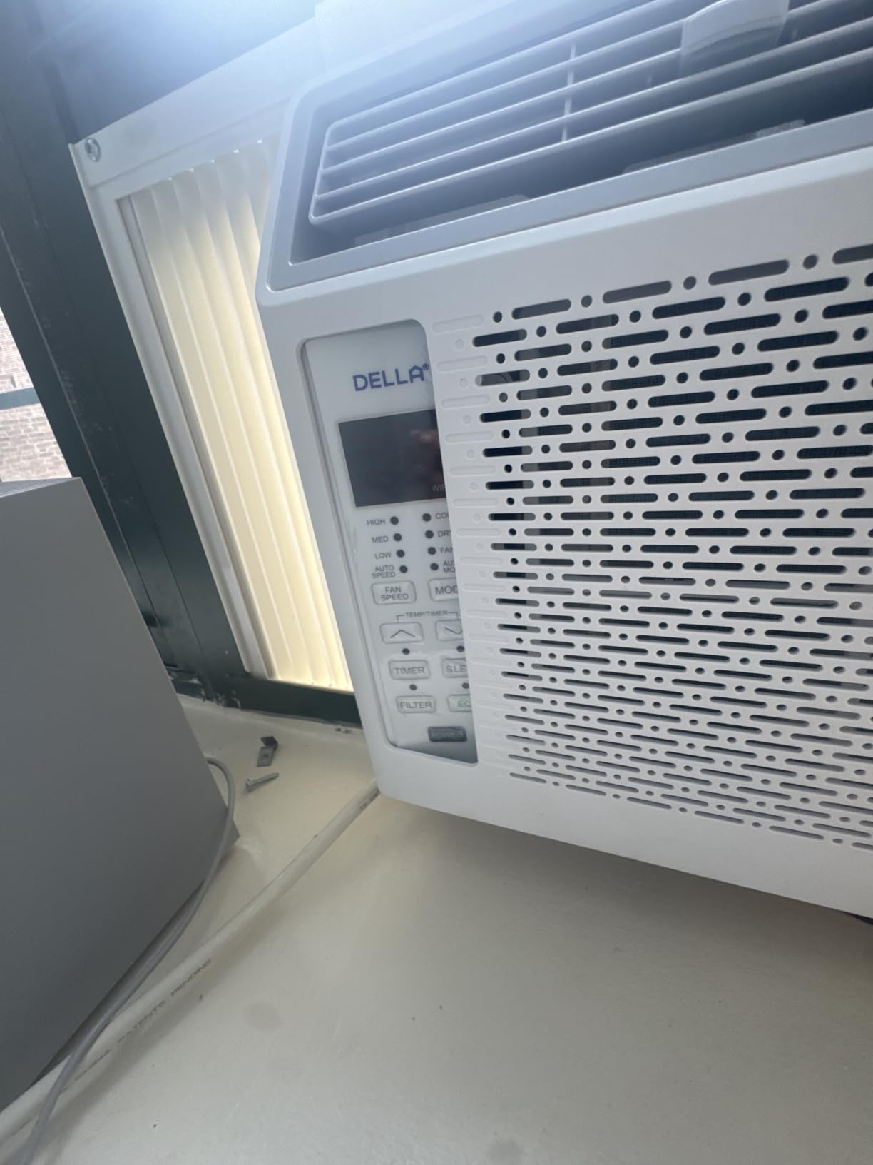 DELLA 5000 BTU Smart Window Air Conditioner, Works with Alexa and WiFi, Fan, Cools up to 150 Sq. Ft, Small Room AC Unit with GEO Location, Remote Control, Dehumidifier, Eco, Easy Install customer photo 2