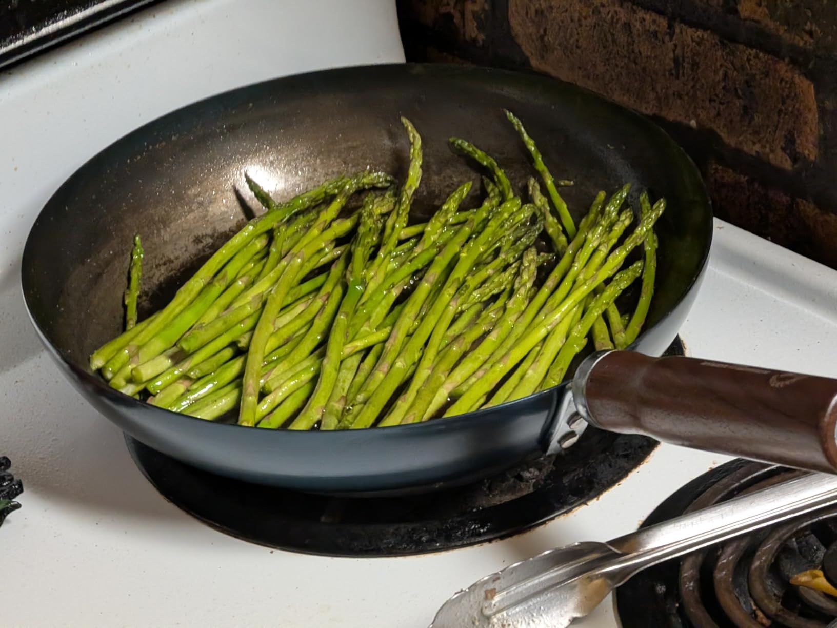 Crafted in Japan. Trusted by Chefs. Japanese Carbon Steel Frying Pan - Precision-Formed, Pre-Seasoned & Lightweight, Chef-Designed for High-Heat Control (11.0 inches) customer photo 2