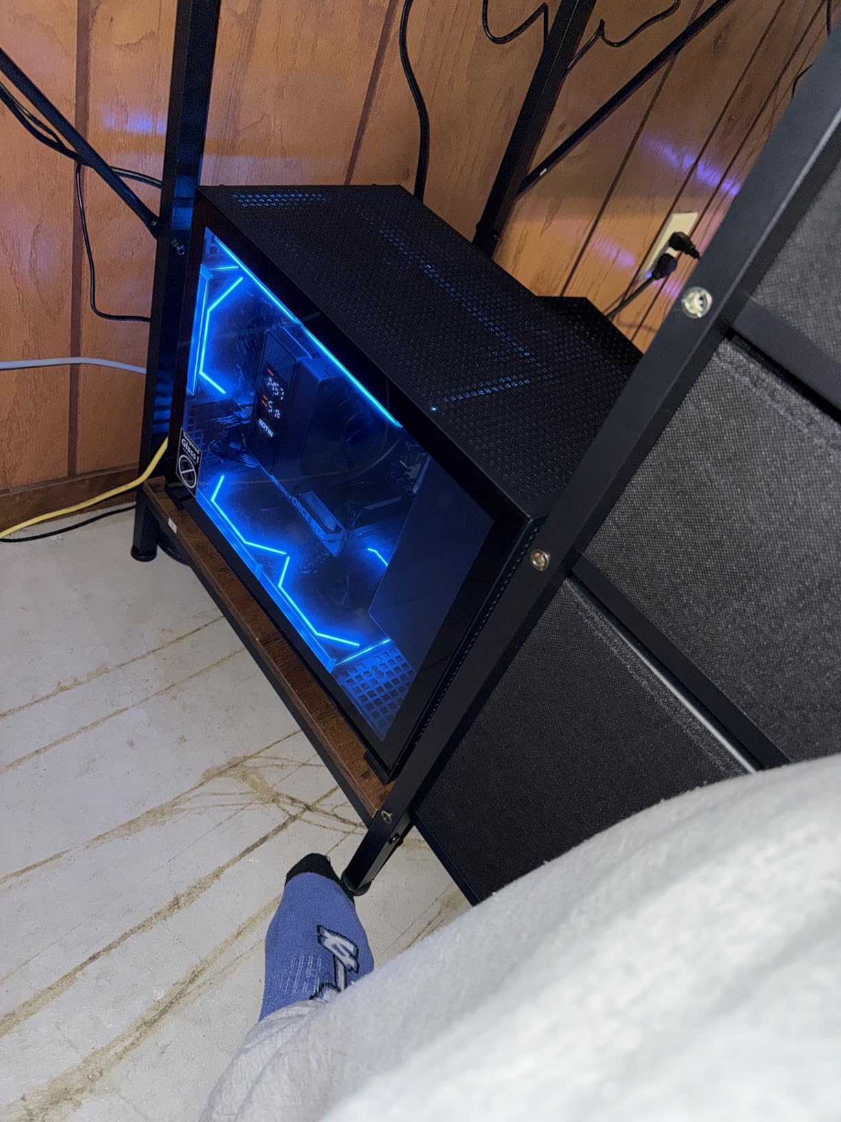 KOTIN Prebuilt Gaming PC, Ryzen 5 9600X, 16GB DDR5, RTX 5060 8GB, 1TB SSD customer photo 1