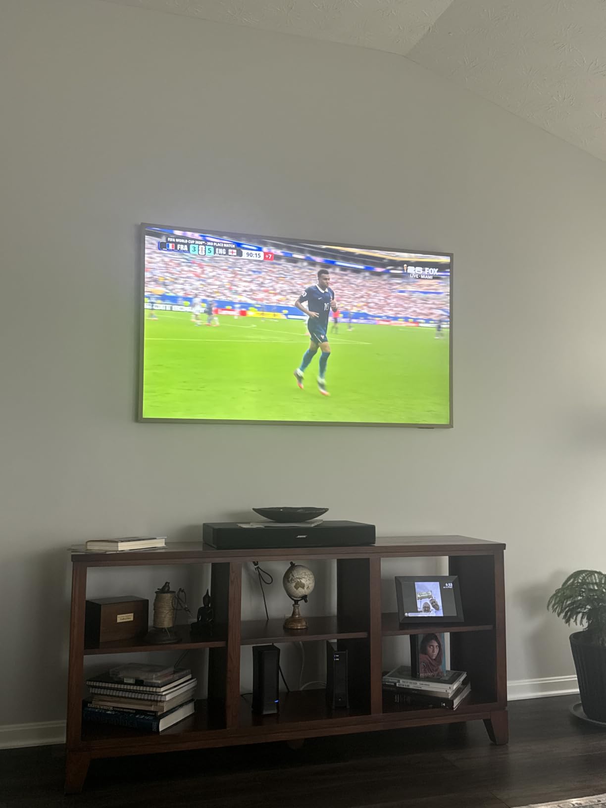 55-Inch Class The Frame Pro LS03HW Series Samsung Vision AI Smart TV (2026 Model, 55LS03HW) Glare Free with Neo QLED, Wireless One Connect, Slim Fit Wall Mount Included, Alexa Built-in customer photo 1