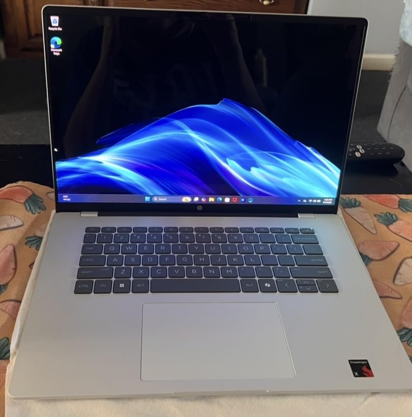 HP OmniBook 5 16 inch Next Gen AI PC, 2K Display, Snapdragon X X1-26-100, 16 GB RAM, 512 GB SSD, Qualcomm Adreno GPU, Windows 11 Home, Glacier Silver, 16-fb0299nr customer photo 1