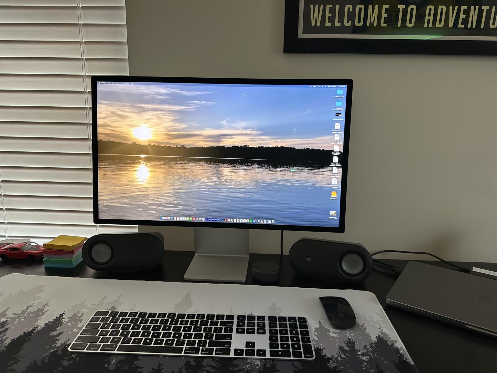 Apple Studio Display: Standard Glass, Tilt-Adjustable Stand customer photo 2