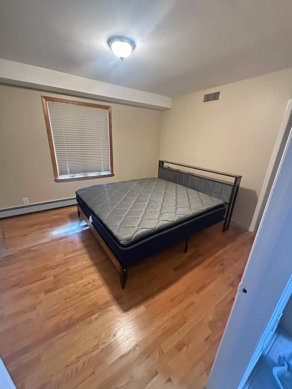 Sweetnight CoolNest Hybrid Queen Size Mattress 14 Inch, Cooling Pillow Top | Cool Night Sleep for Hot Sleeper, 7-Zone Ergo Support for Pressure Relief, 4 Stage Cool Enhanced Breathability, Medium Firm customer photo 1