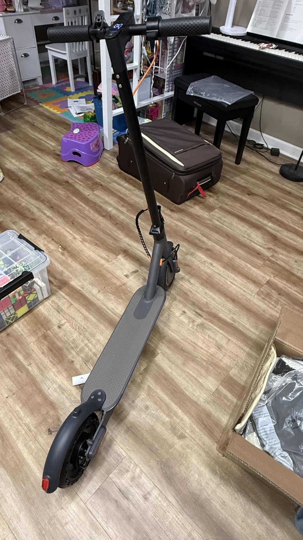 WERHY Electric Scooter, 500W/350W Powerful Motor & 19/22 MPH Top Speed, 16/25 Miles Range, Folding E Scooter with Dual Braking for Teens and Adults customer photo 1