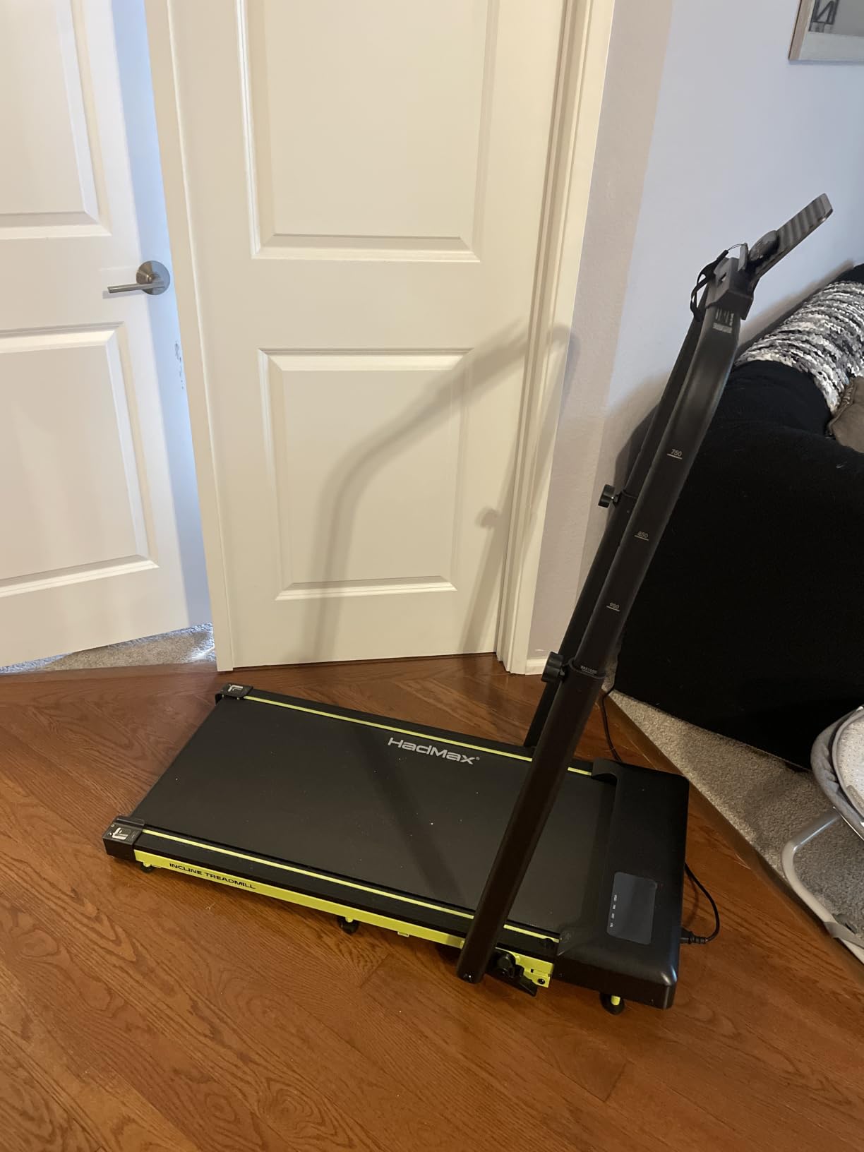 Walking Pad Treadmill with 10% Incline, 3.0HP Foldable Treadmill for Home with Handle Bar, Under Desk Walking Machine, 300lbs Capacity, Compact Quiet for Apartment Home Office customer photo 2