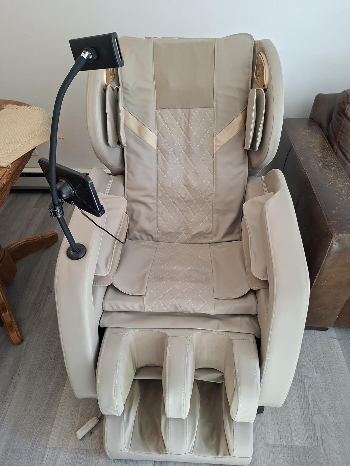 2026 Massage Chair, Massage Chairs Full Body and Recliner with 14 Fixed Points, Zero Gravity, Wood Grain Leather, Foot Massage, Airbags, Lumbar Heating, Bluetooth and Control Screen customer photo 1