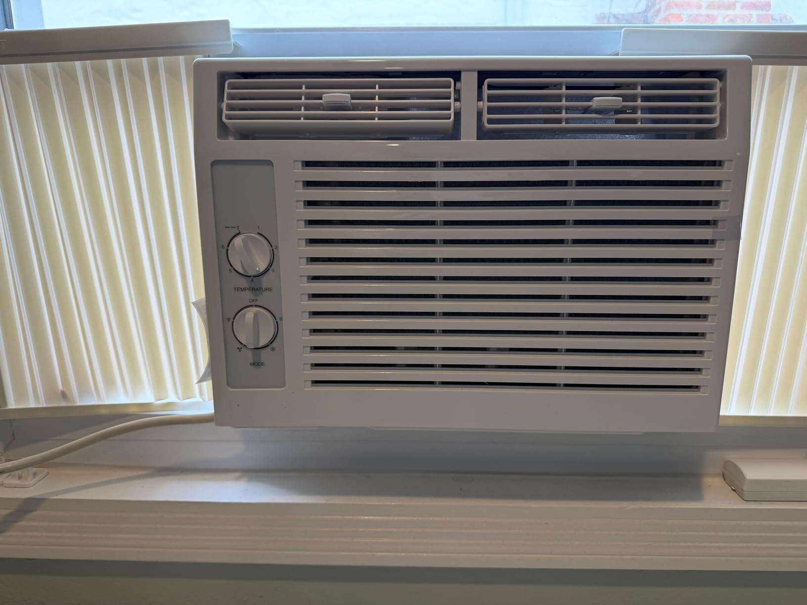 ZAFRO 24000BTU Mini Split Air Conditioner Heat Pump, 19 SEER2, 230 V | Ductless Split Unit AC and Heat, Quiet Operation, Remote and APP Control, Energy Efficient Inverter, Cools Up to 1500Ft² customer photo 2
