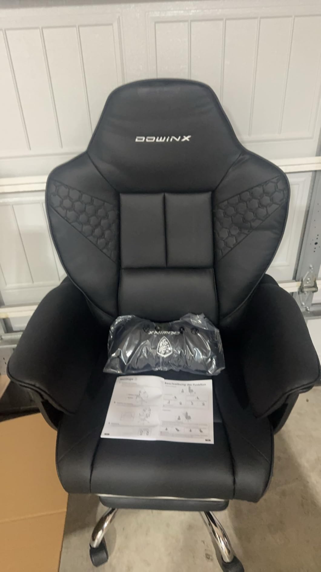 Dowinx Big and Tall Gaming Chair with Footrest for Home Office 500LBS Green | High Back Leather Office Chair, Extra-Wide & Thick-Padded Seat Cushion with Ergonomic Lumbar Support and Soft Linkage Armrest customer photo 1