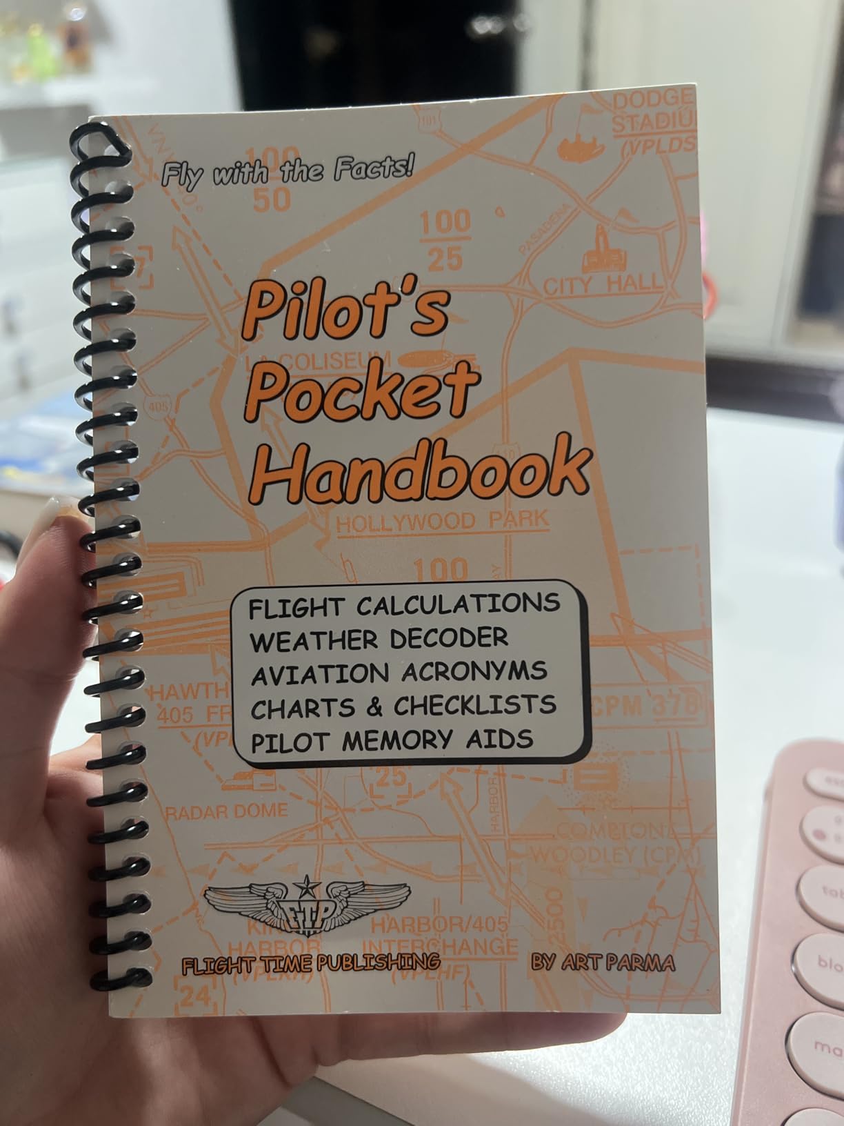 Pilot's Pocket Handbook: Flight Calculations, Weather Decoder, Aviation Acronyms, Charts and Checklists, Pilot Memory Aids customer photo 1