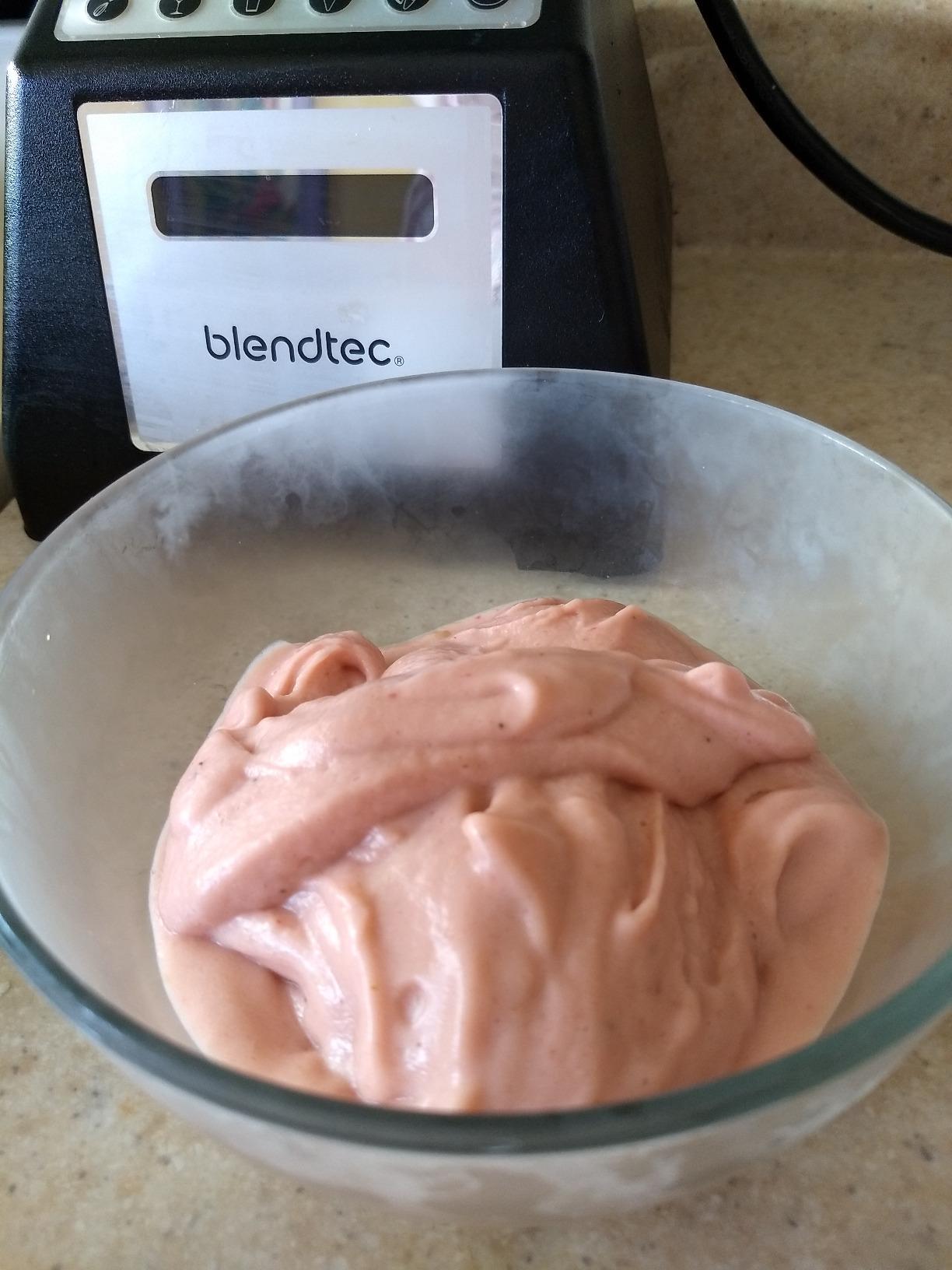Blendtec Total Blender Classic (Black) & 75oz FourSide Jar customer photo 2