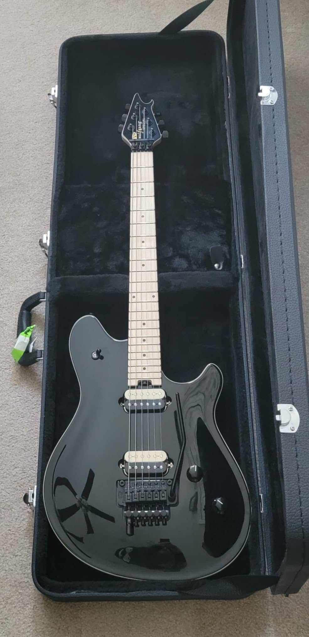 Gator Cases Hard-Shell Wood Case for Standard Electric Guitars, Fits Fender Strat/Tele Style (GWE-ELEC) customer photo 1