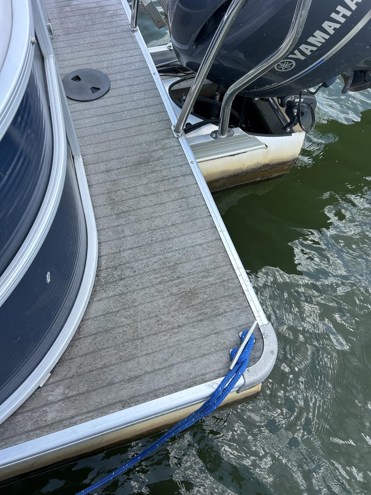 STAR BRITE Non-Skid Deck Cleaner & Protectant - Lift Dirt & Stains From Fiberglass, Painted Surfaces, More, 32oz (085032) customer photo 2